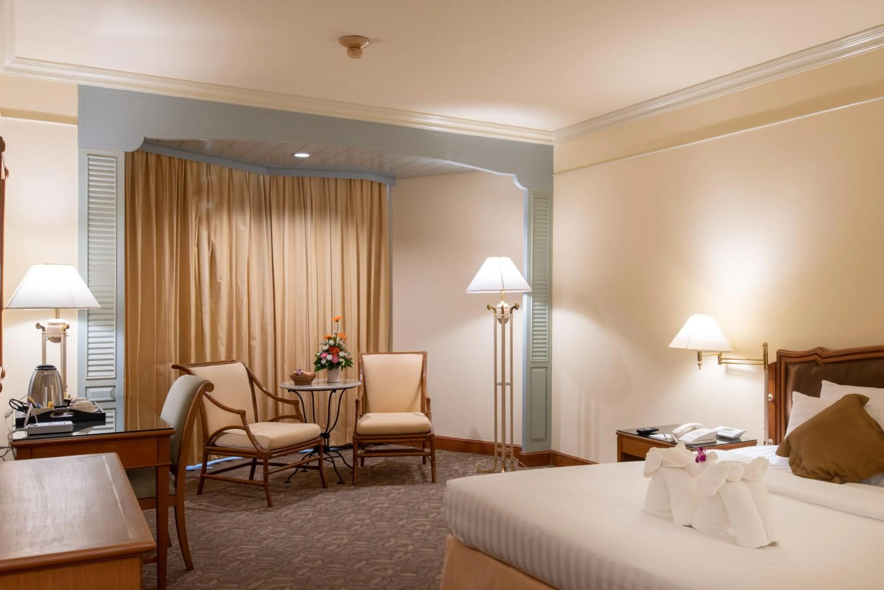 Seating area in Montien Riverside Hotel Bangkok