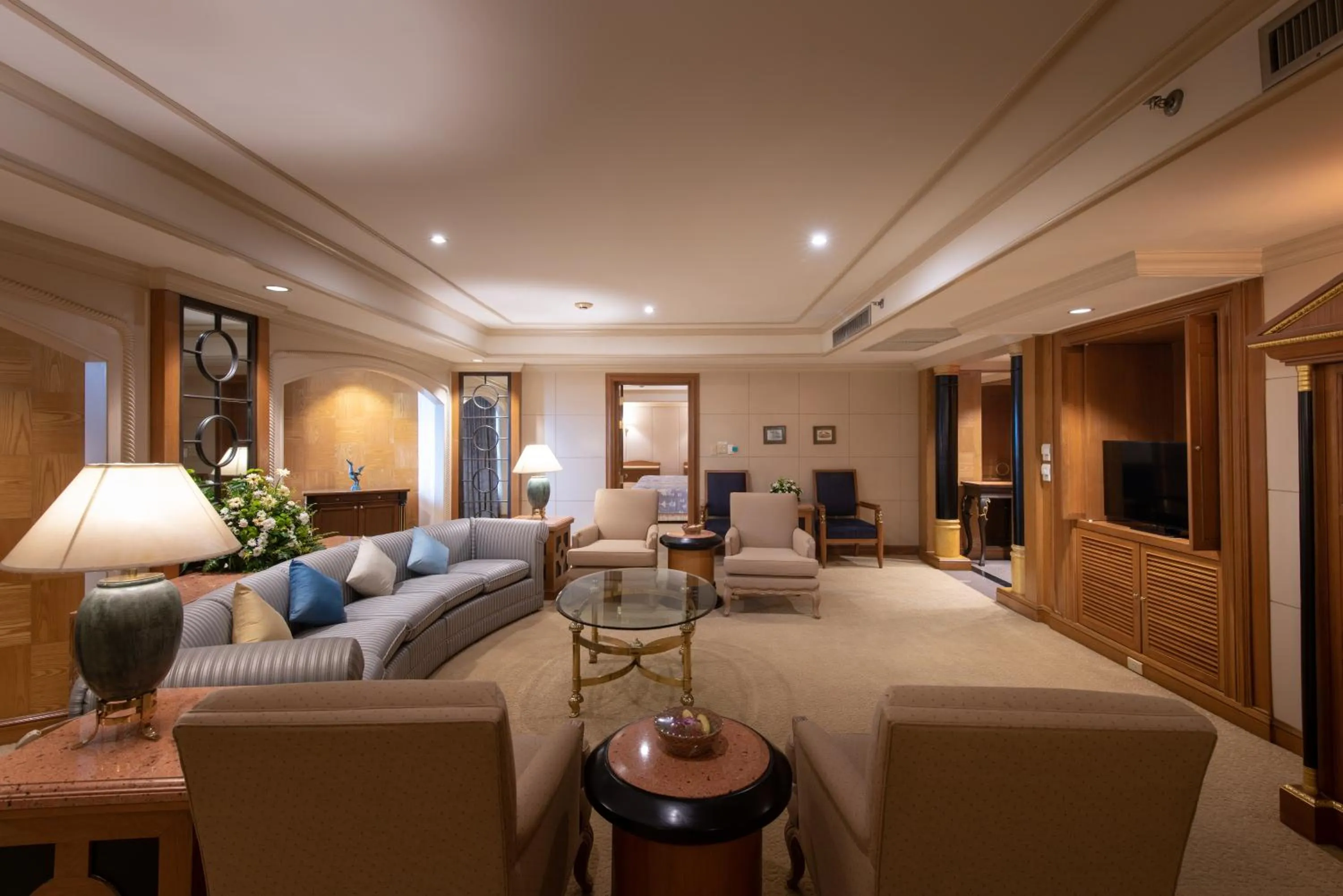 Living room in Montien Riverside Hotel Bangkok