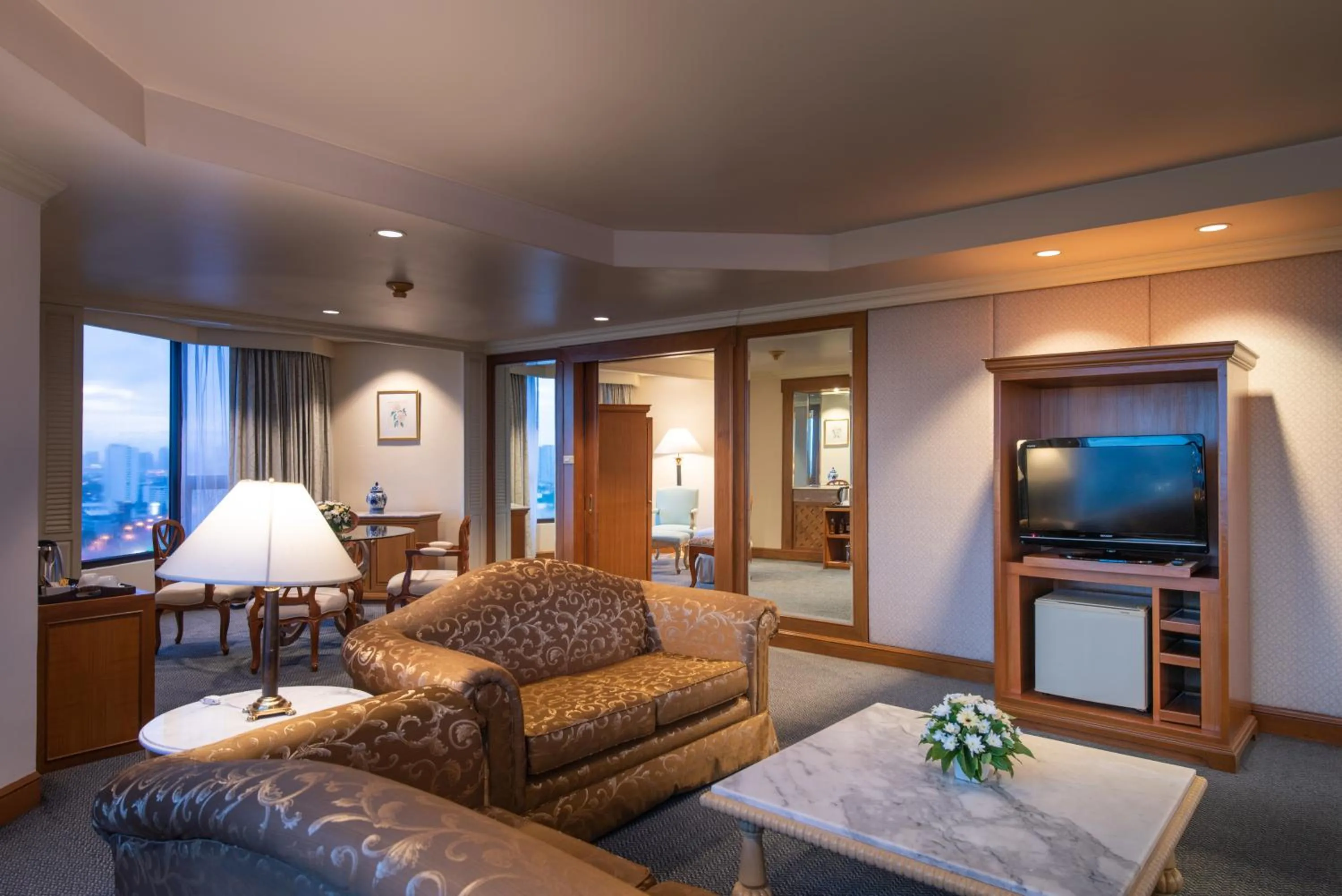 Living room in Montien Riverside Hotel Bangkok