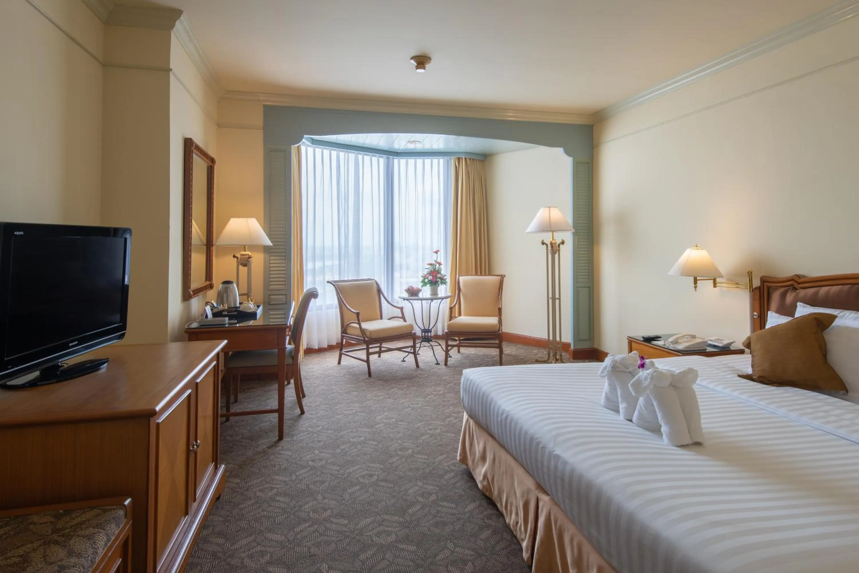 Photo of the whole room in Montien Riverside Hotel Bangkok