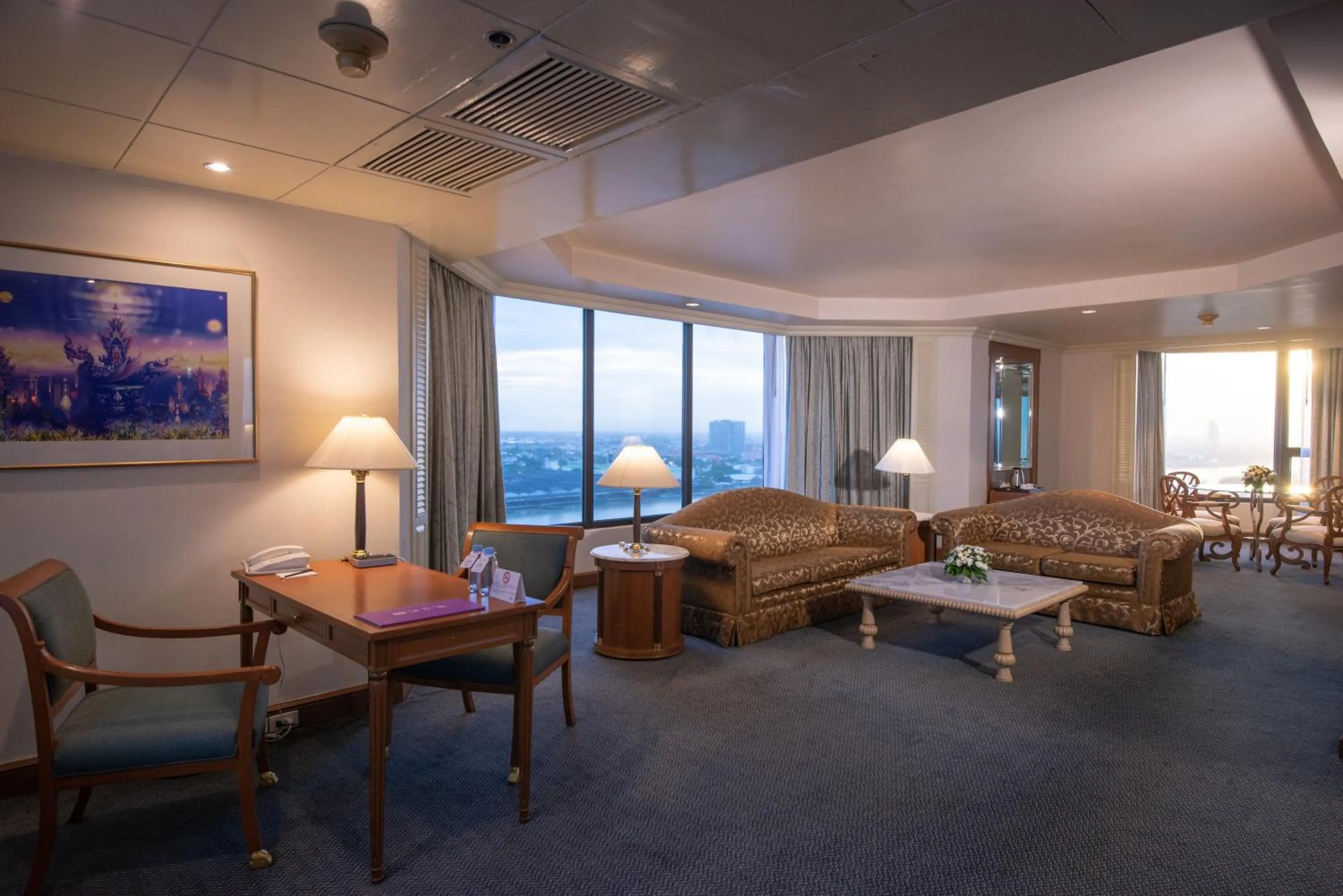 Photo of the whole room in Montien Riverside Hotel Bangkok