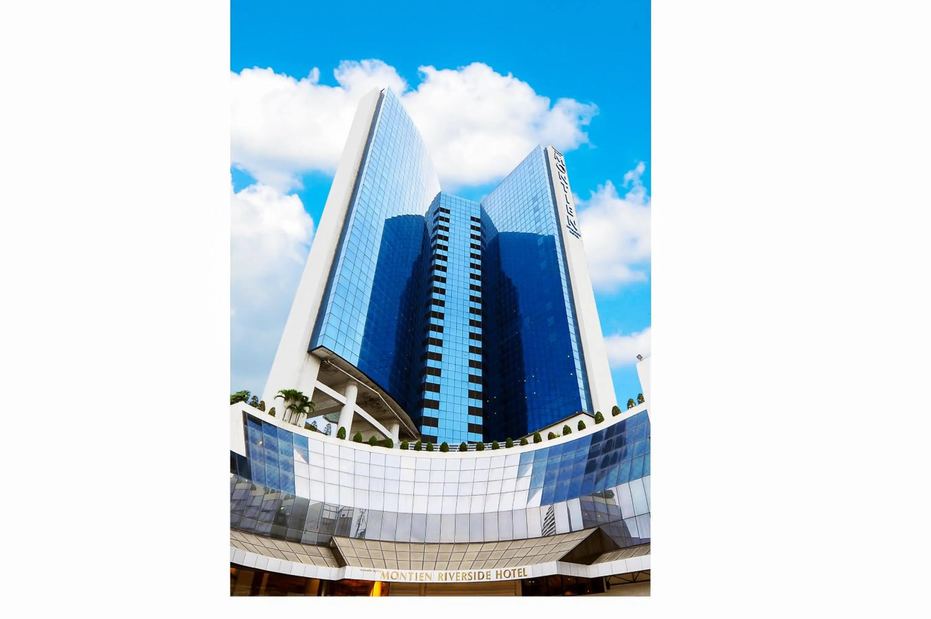 Property building in Montien Riverside Hotel Bangkok