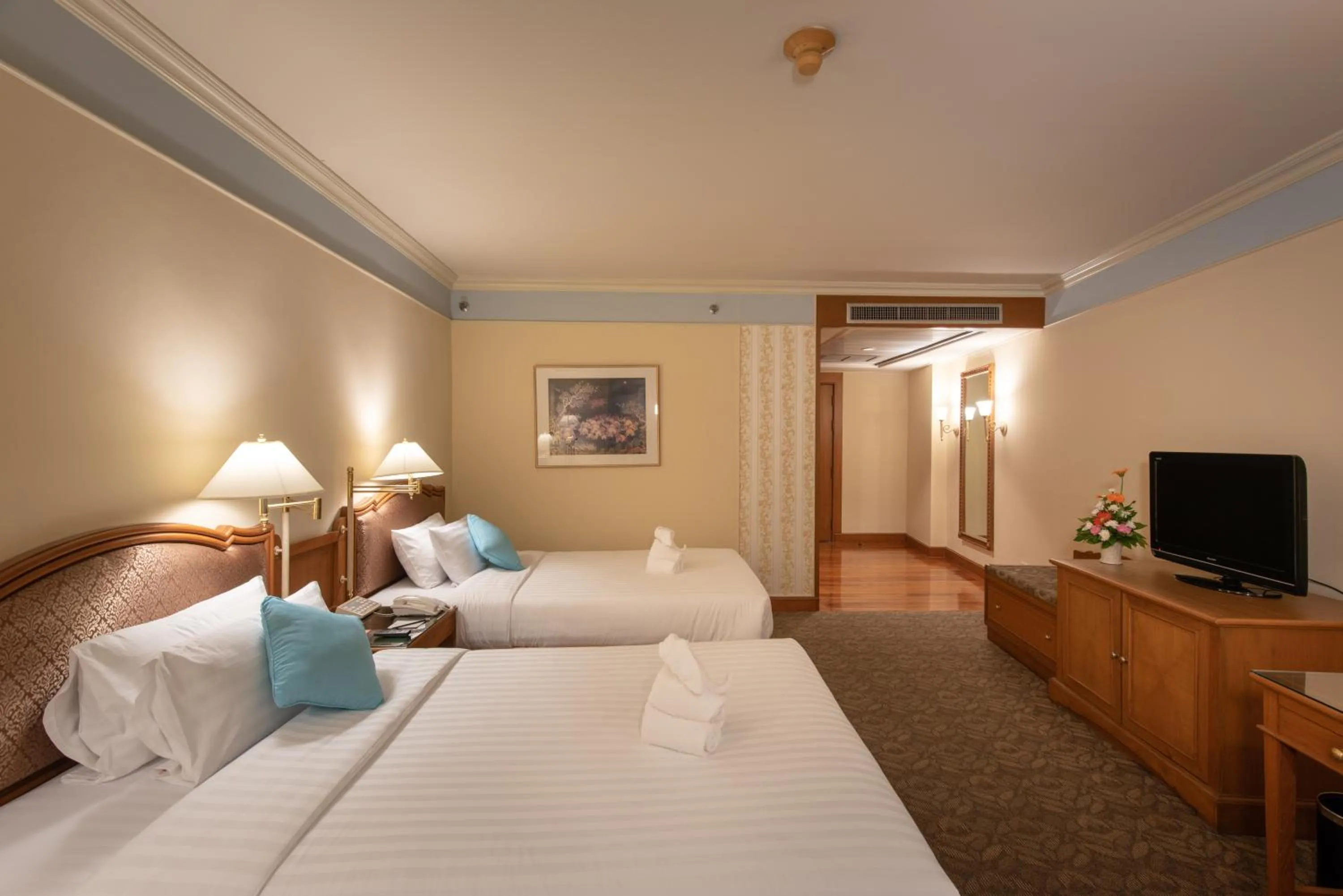 Bedroom in Montien Riverside Hotel Bangkok