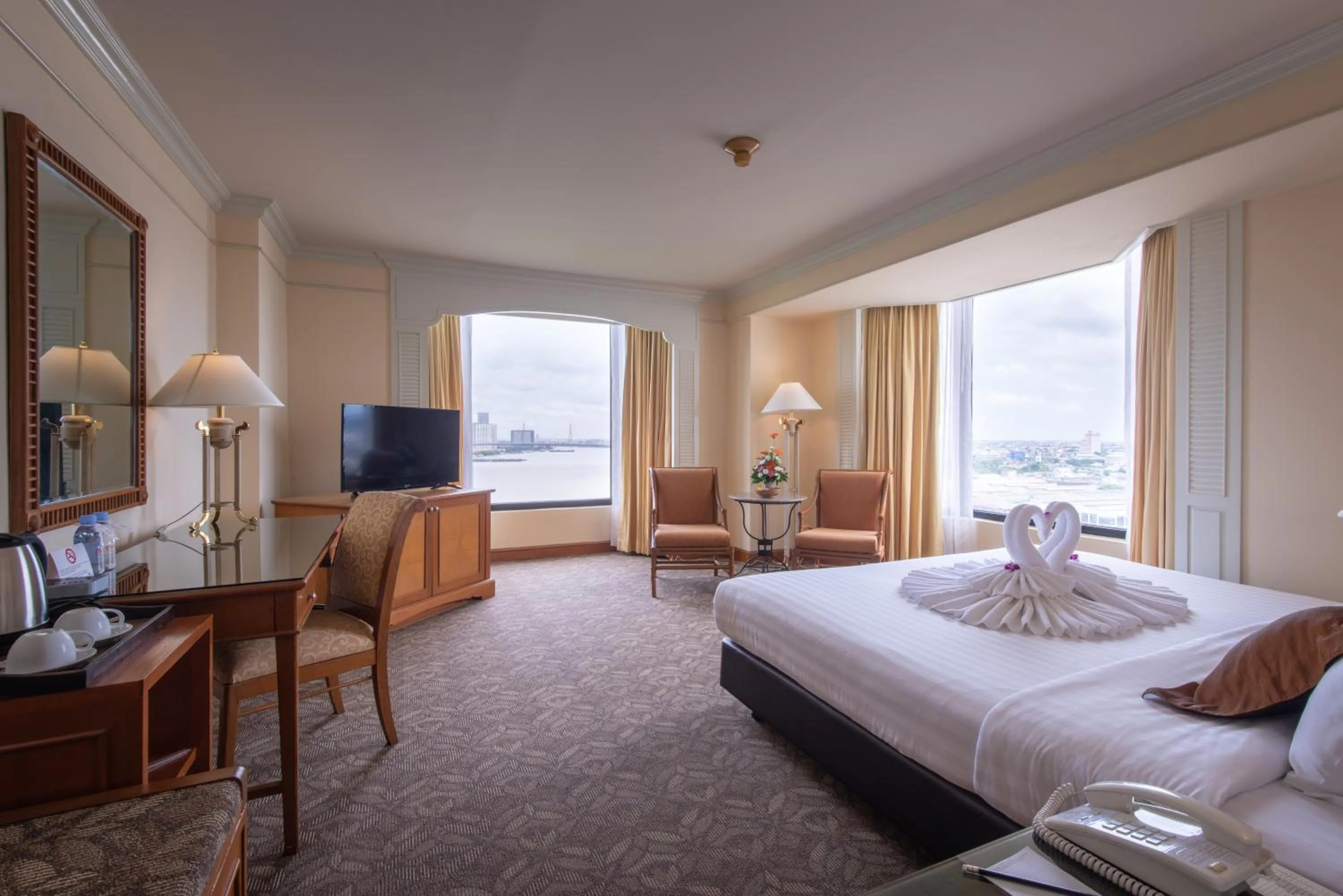 Photo of the whole room in Montien Riverside Hotel Bangkok