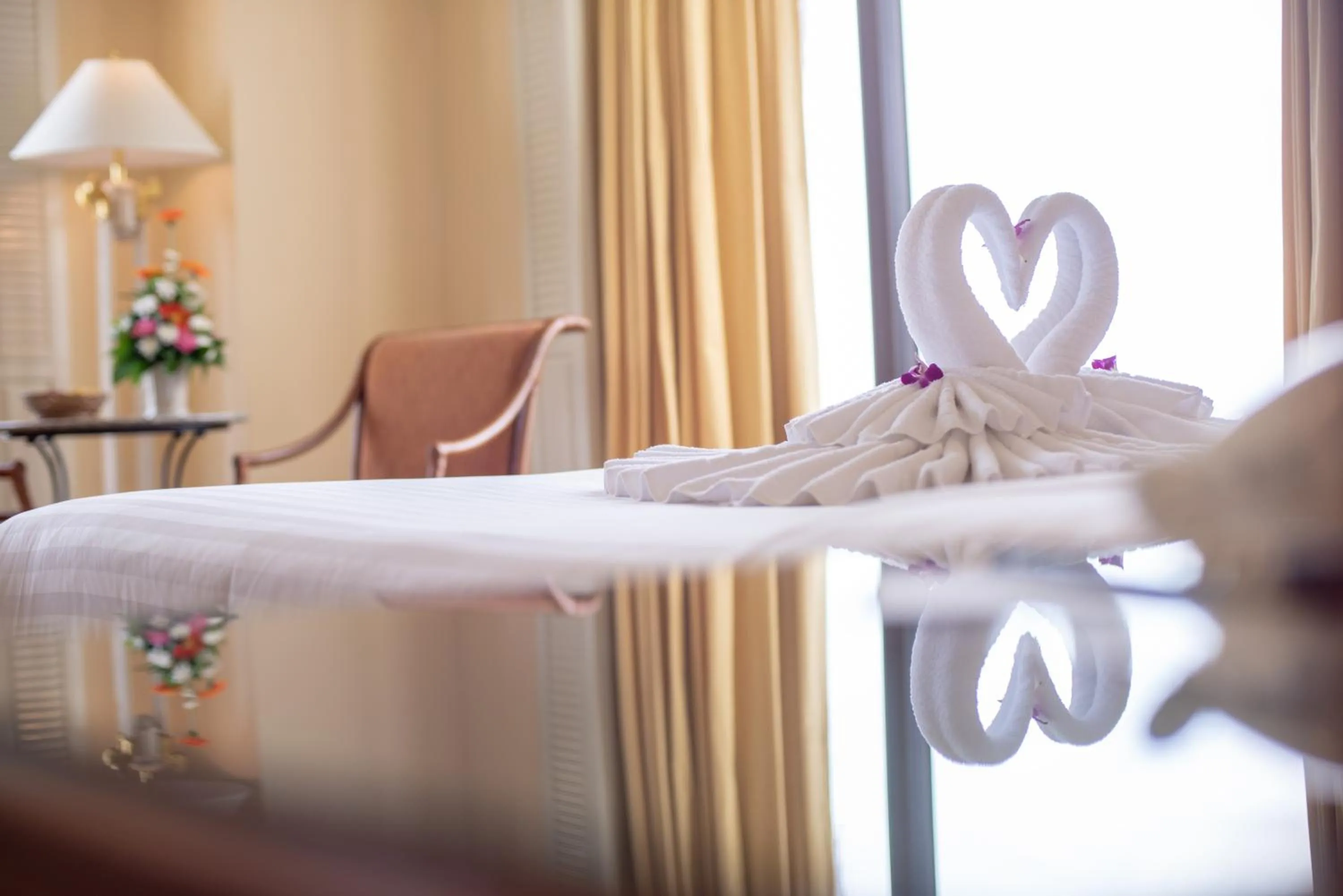 Bed in Montien Riverside Hotel Bangkok