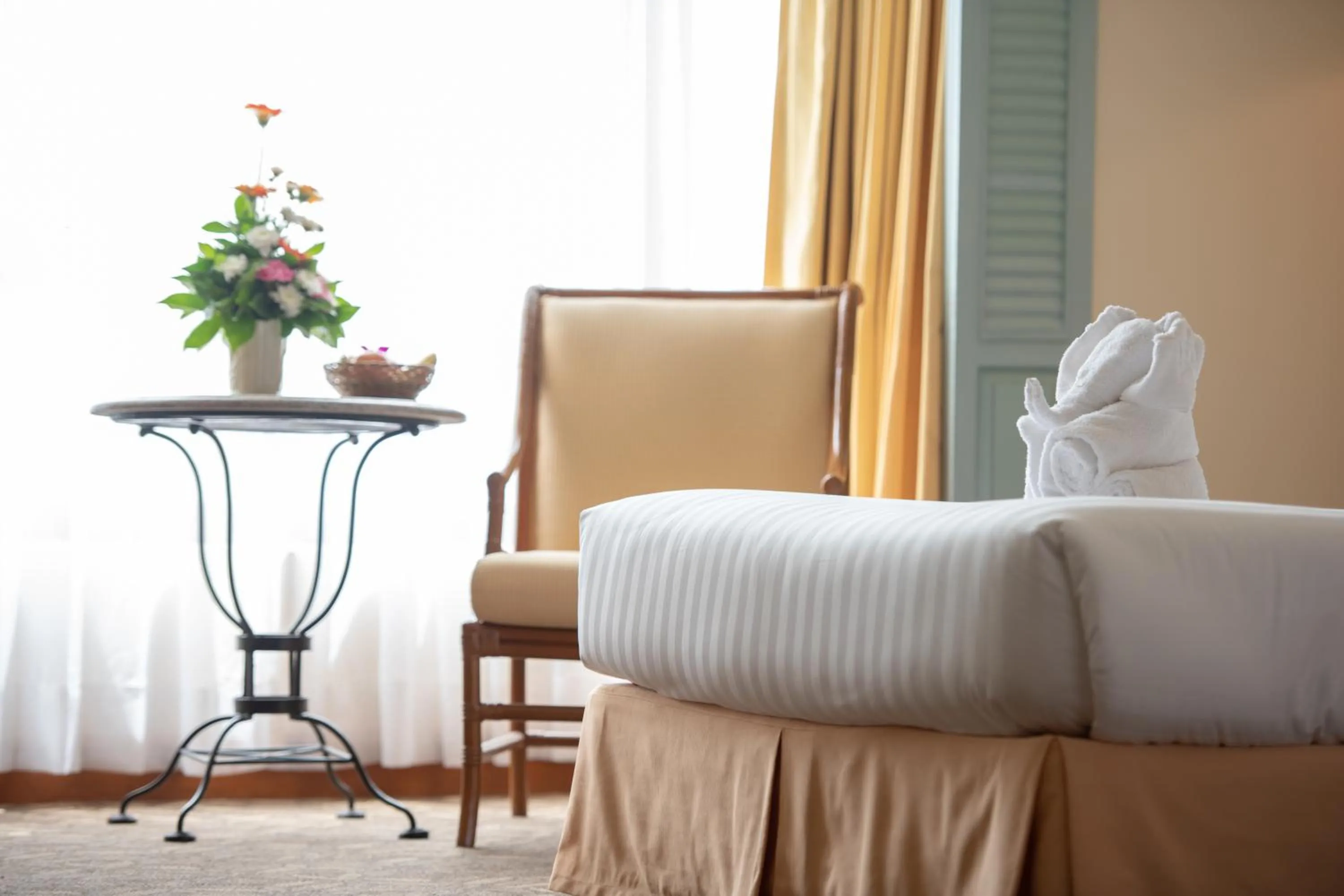 Bed in Montien Riverside Hotel Bangkok