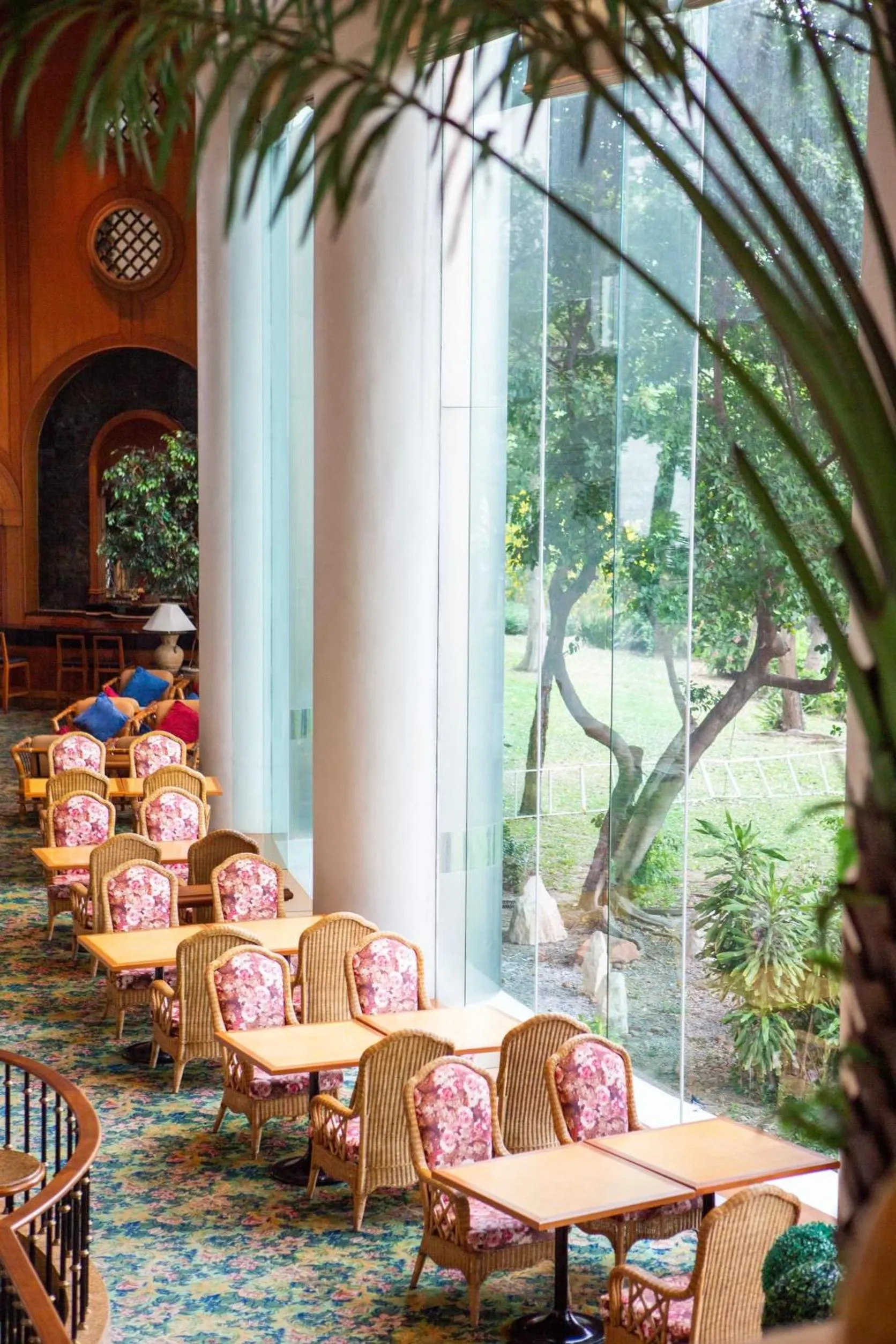 Restaurant/places to eat in Montien Riverside Hotel Bangkok