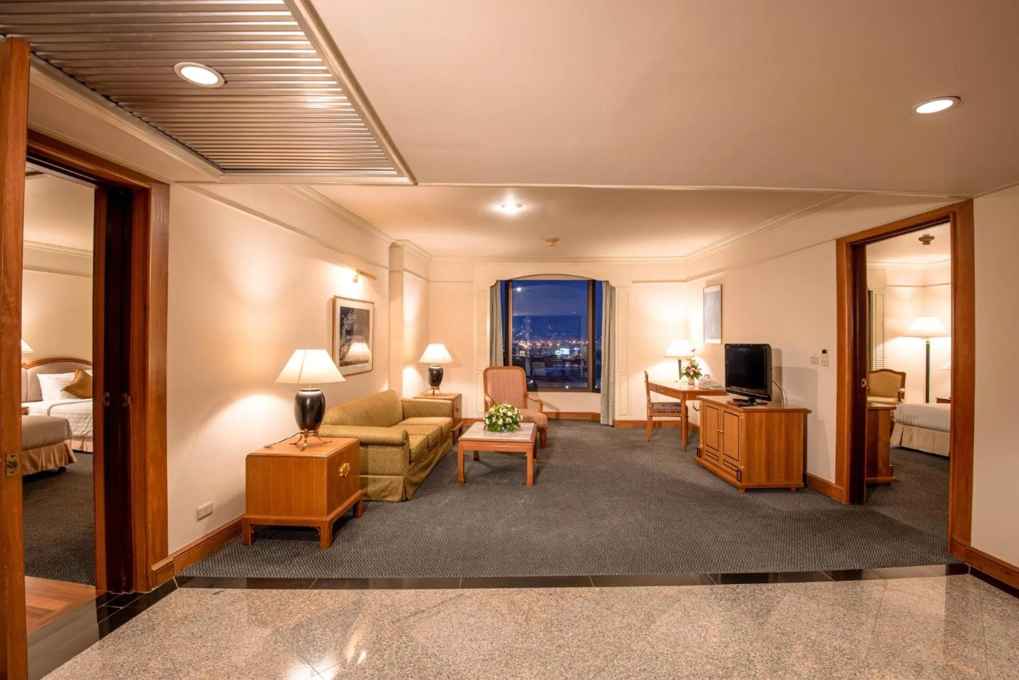 Living room in Montien Riverside Hotel Bangkok