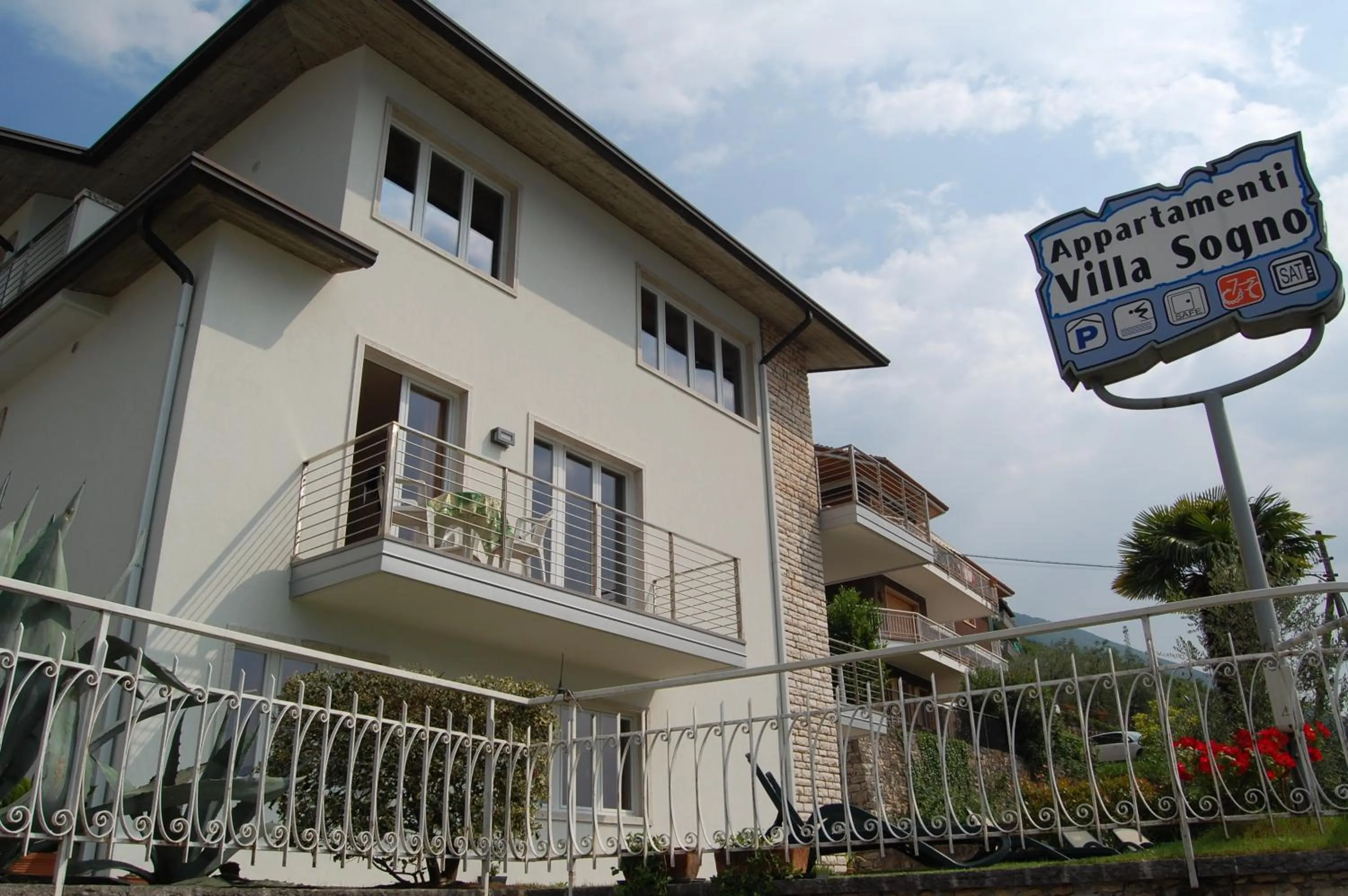 Facade/entrance in Villa Sogno