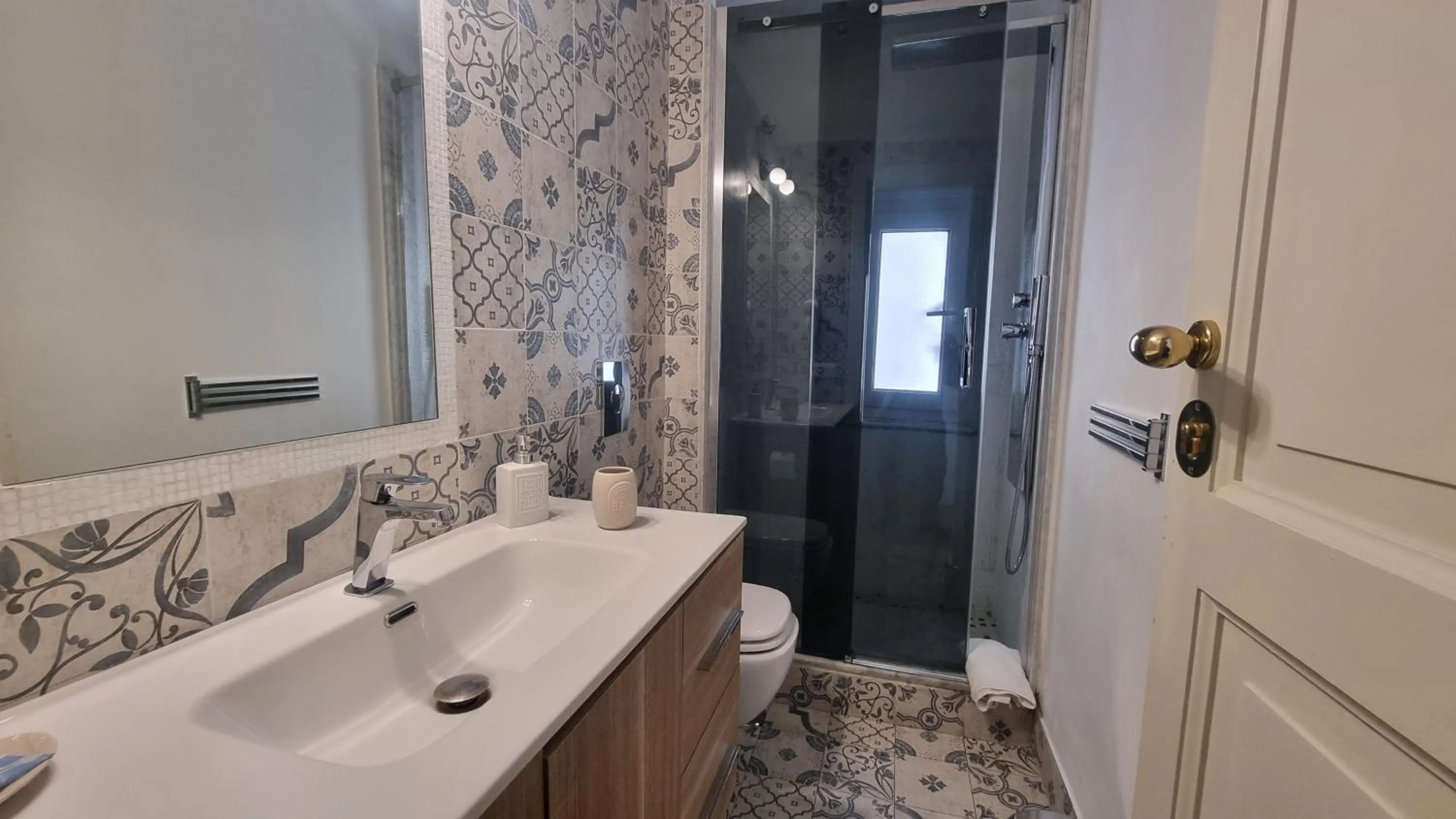 Shower in Vico Gelso Napoli