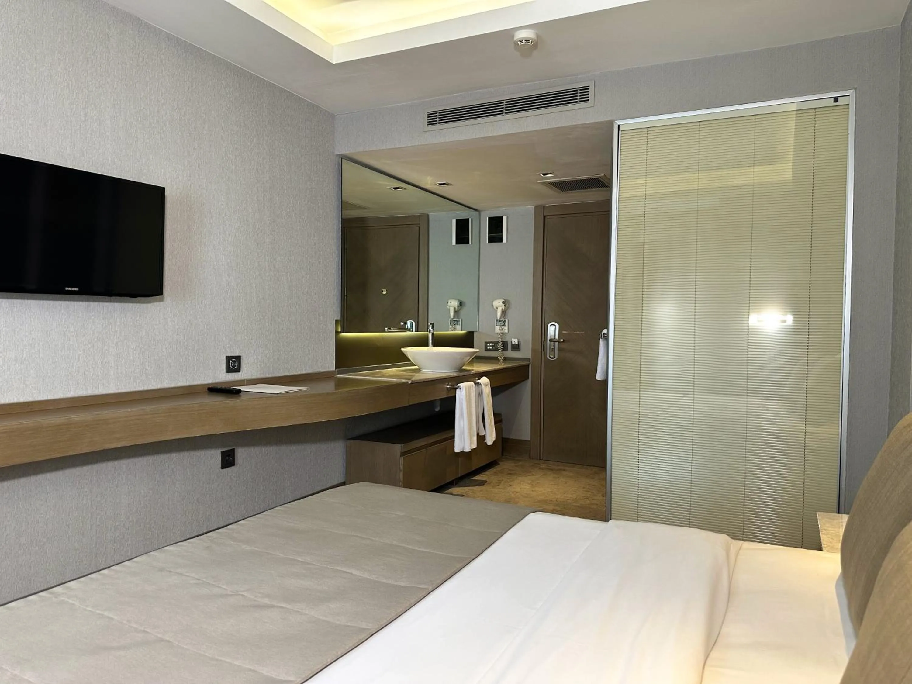 Shower, Bed in AHC Grand Bazaar Hotel