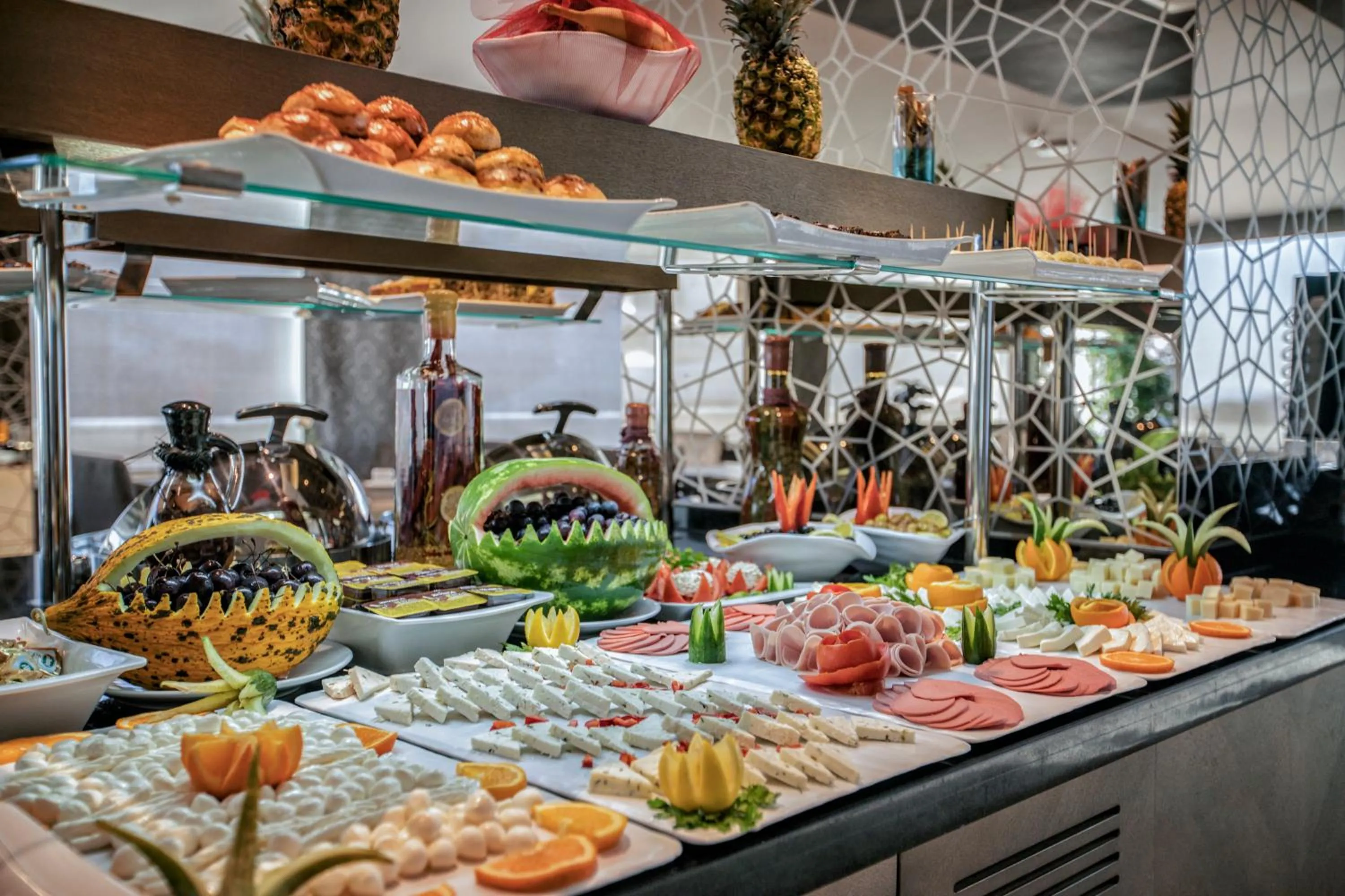 Food and drinks in AHC Grand Bazaar Hotel