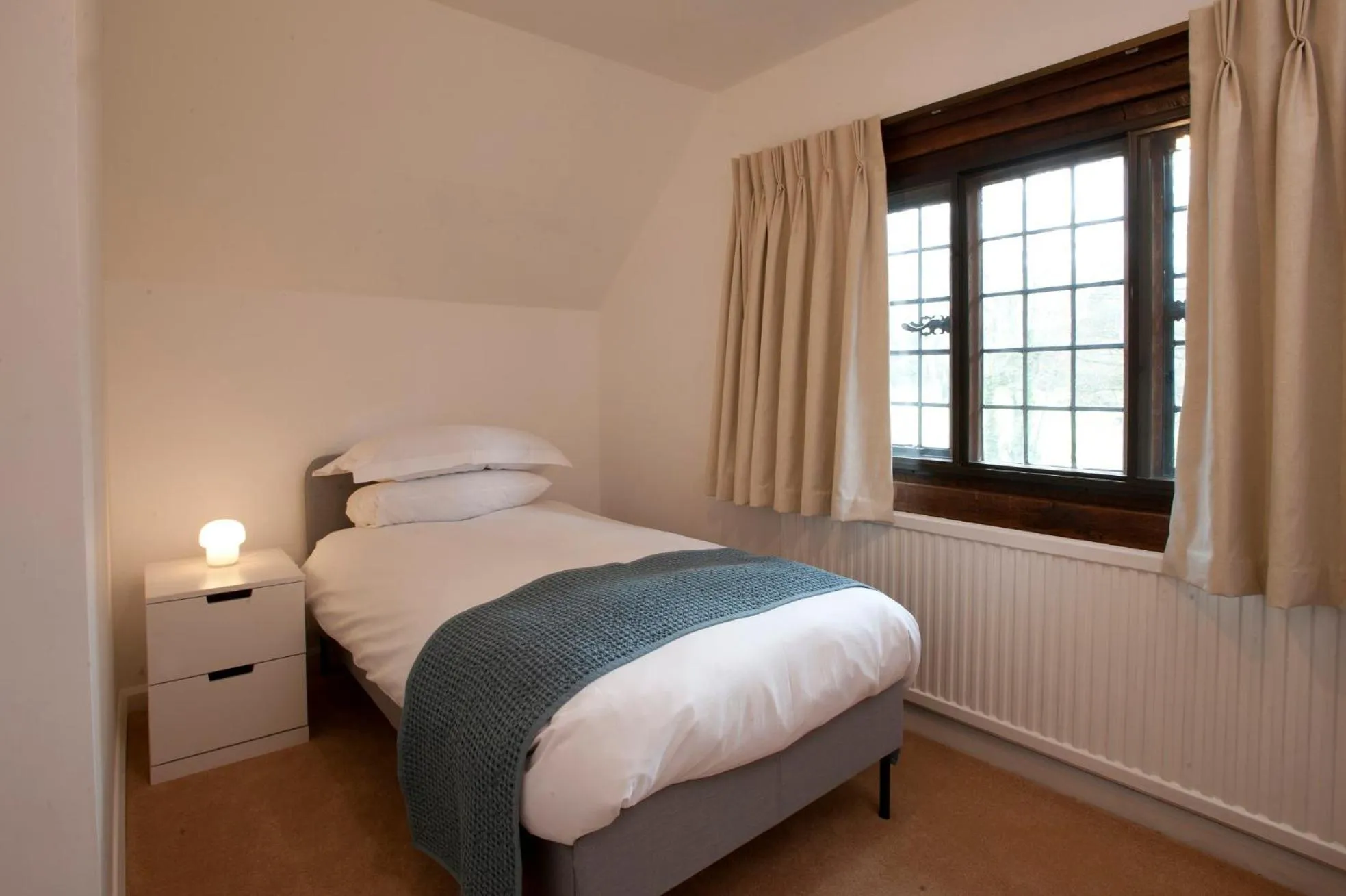 Bedroom, Bed in Madingley Hall