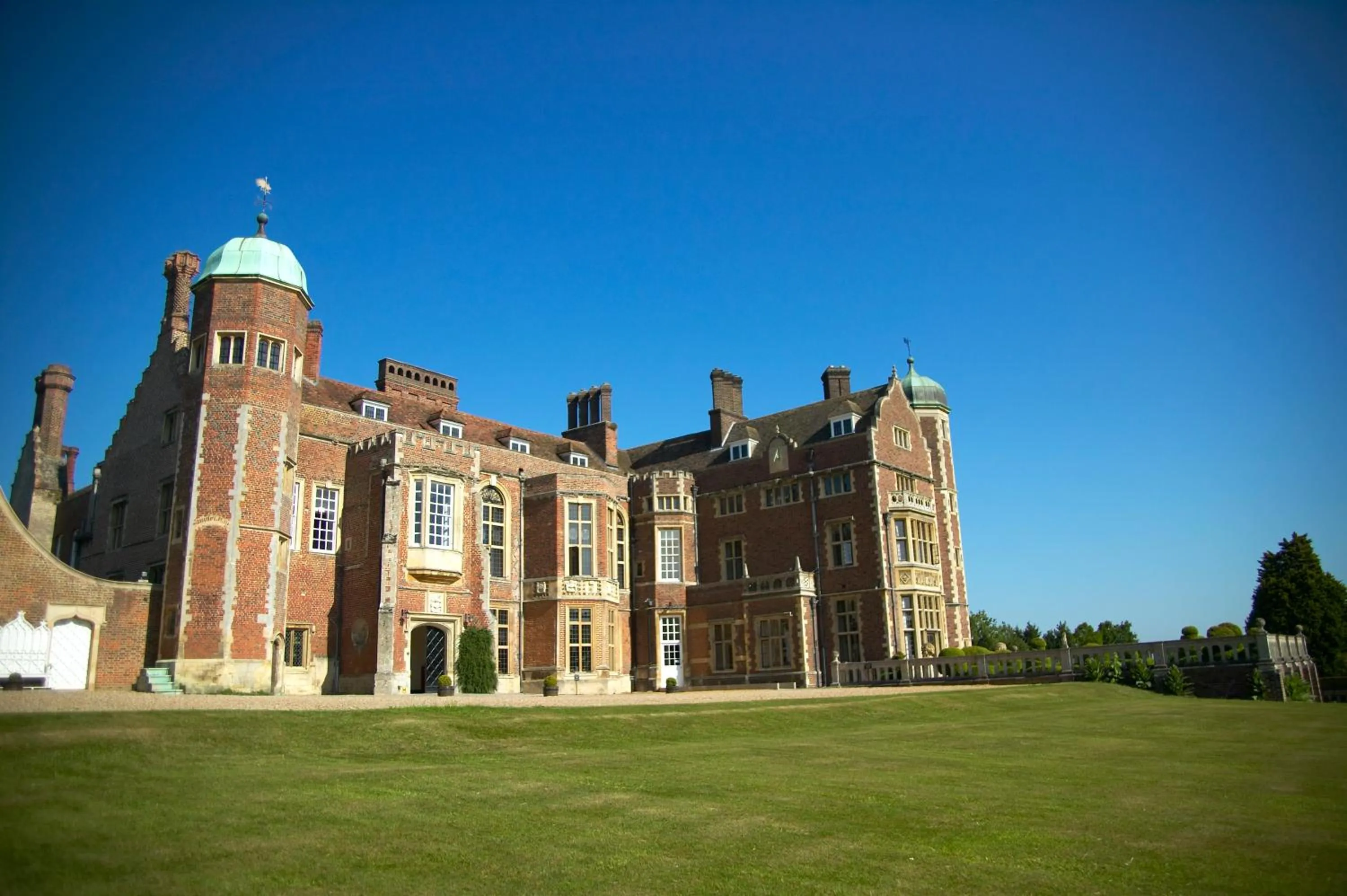 Facade/entrance in Madingley Hall