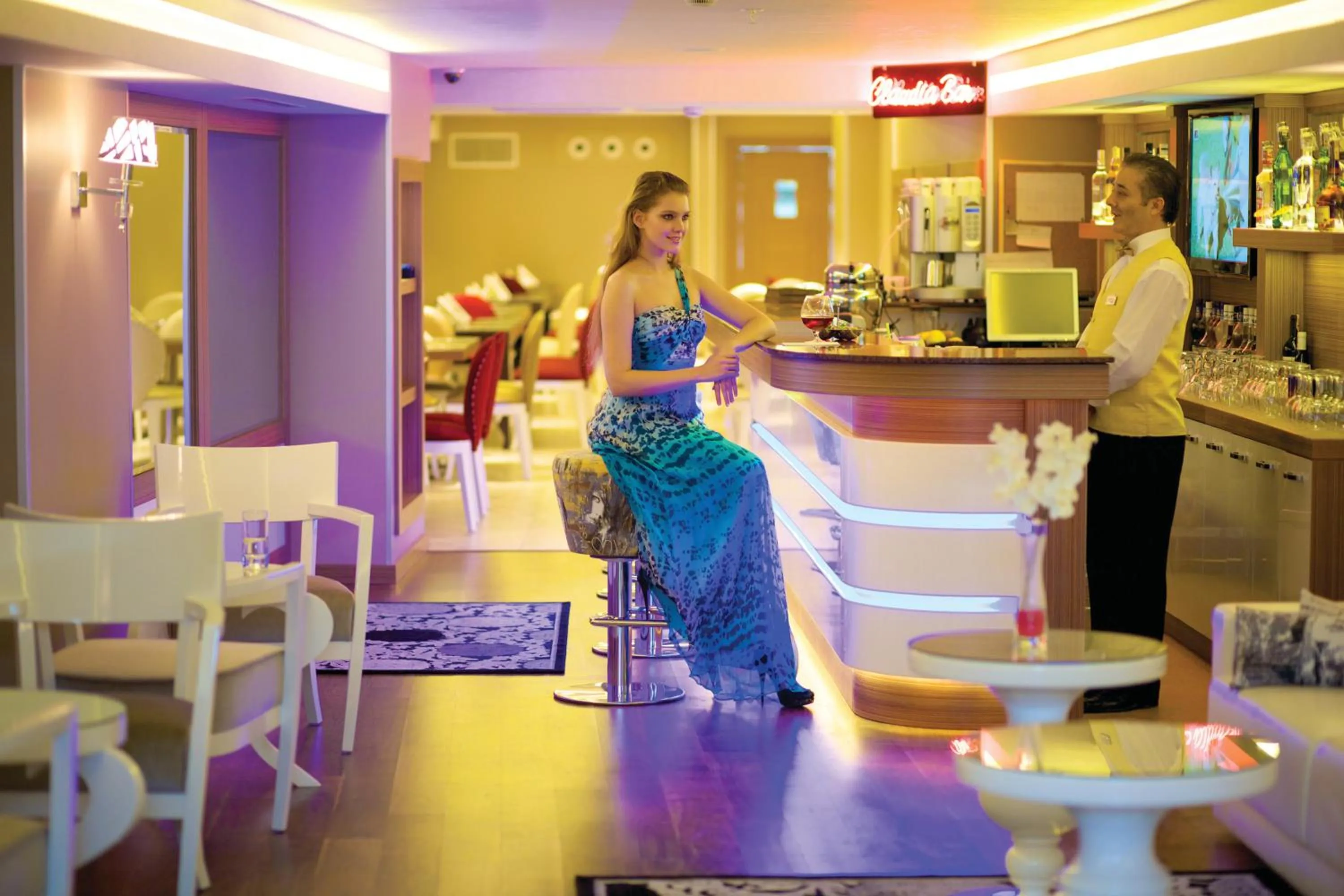 Lounge or bar in The Time Hotel Old City