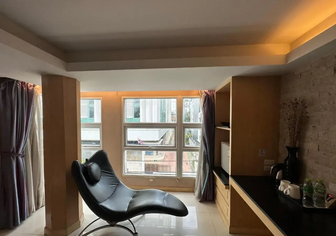 Superior King Room - single occupancy in UPAR Hotels Sukhumvit 11 Nana Superior King Room - single occupancy in UPAR Hotels Sukhumvit 11 Nana