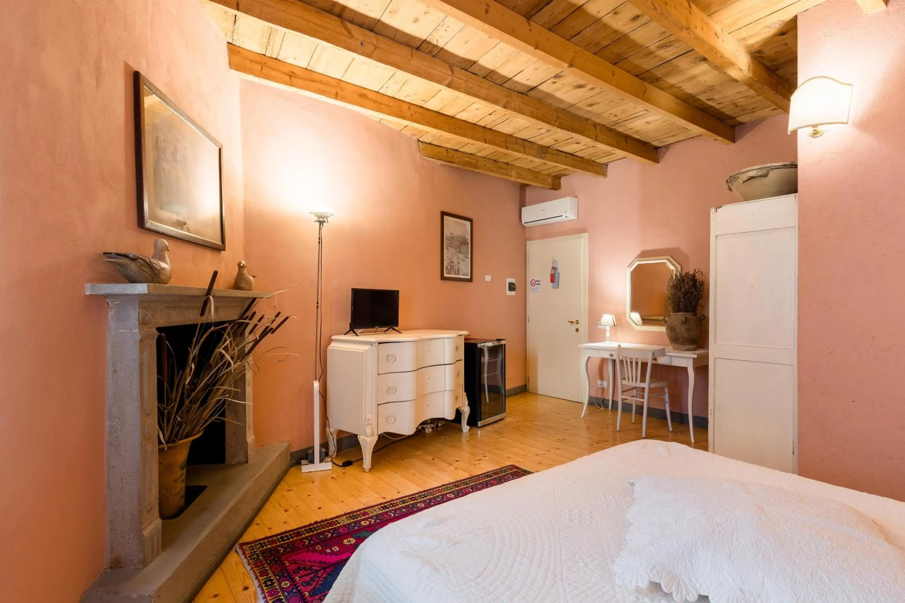 Photo of the whole room, Bed in B&B Corte del Mincio