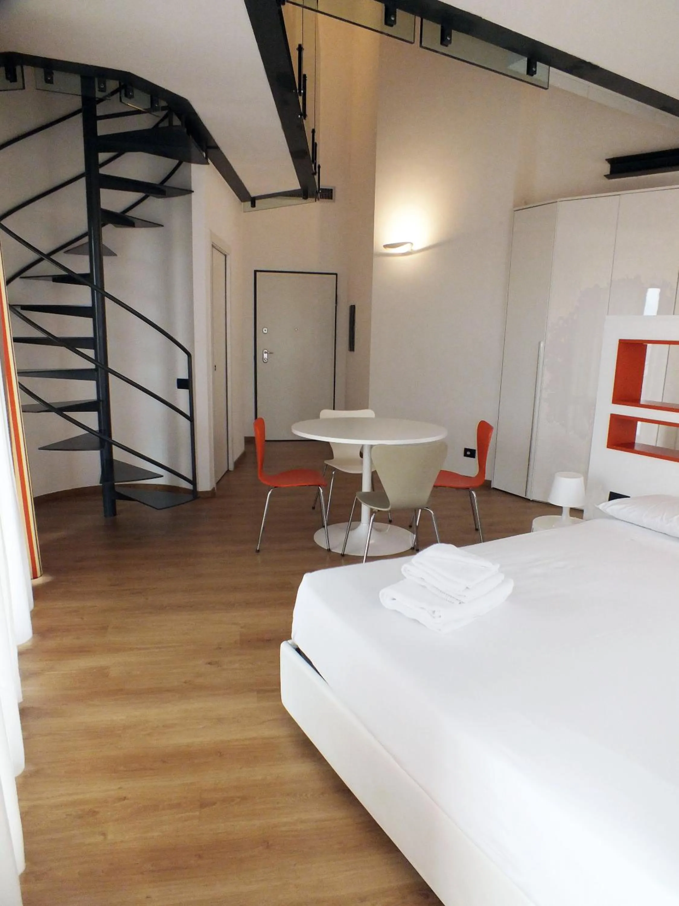 Living room, Bed in BB Hotels Aparthotel Isola