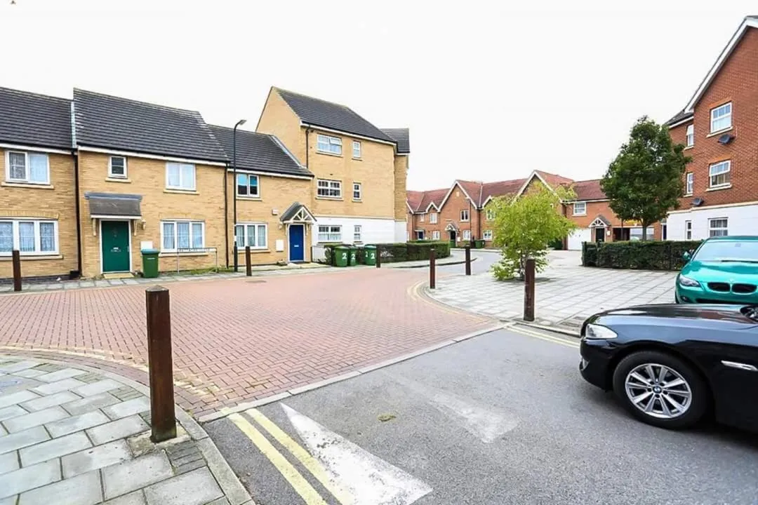 MODERN 2 BEDROOM APARTMENT