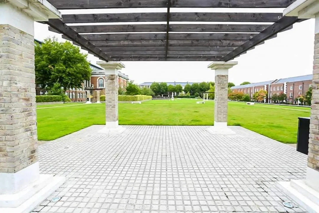 MODERN 2 BEDROOM APARTMENT