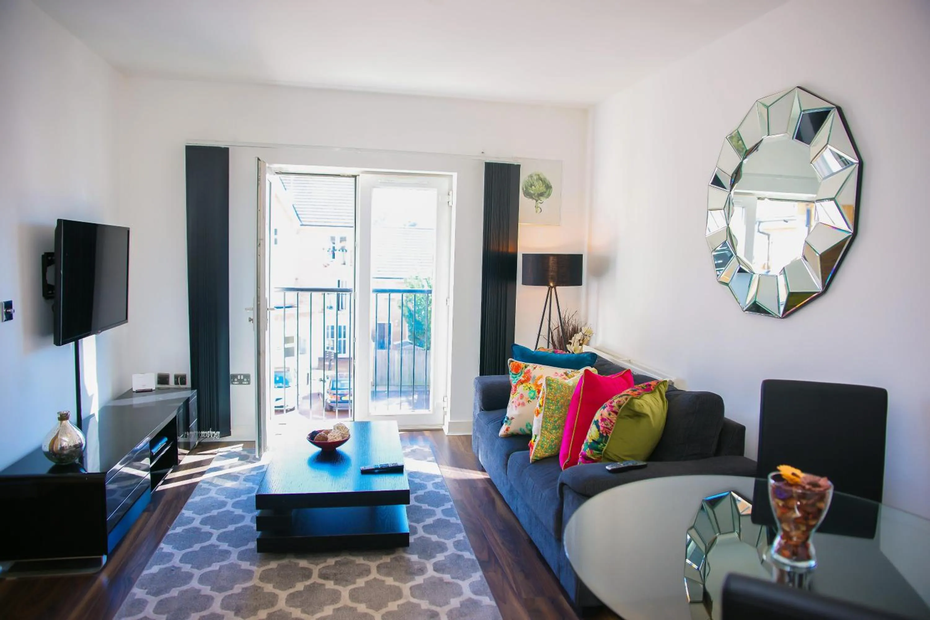 MODERN 2 BEDROOM APARTMENT