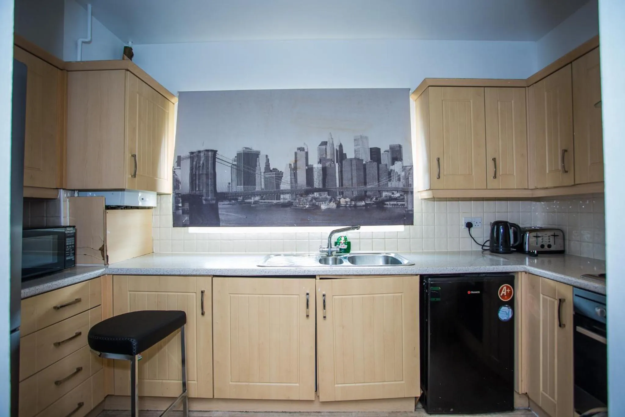 MODERN 2 BEDROOM APARTMENT