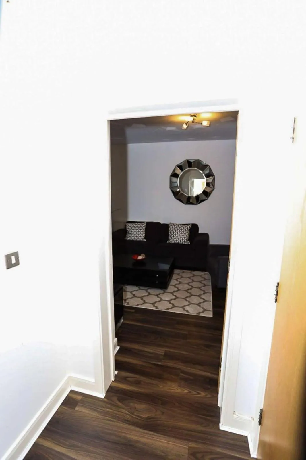 MODERN 2 BEDROOM APARTMENT