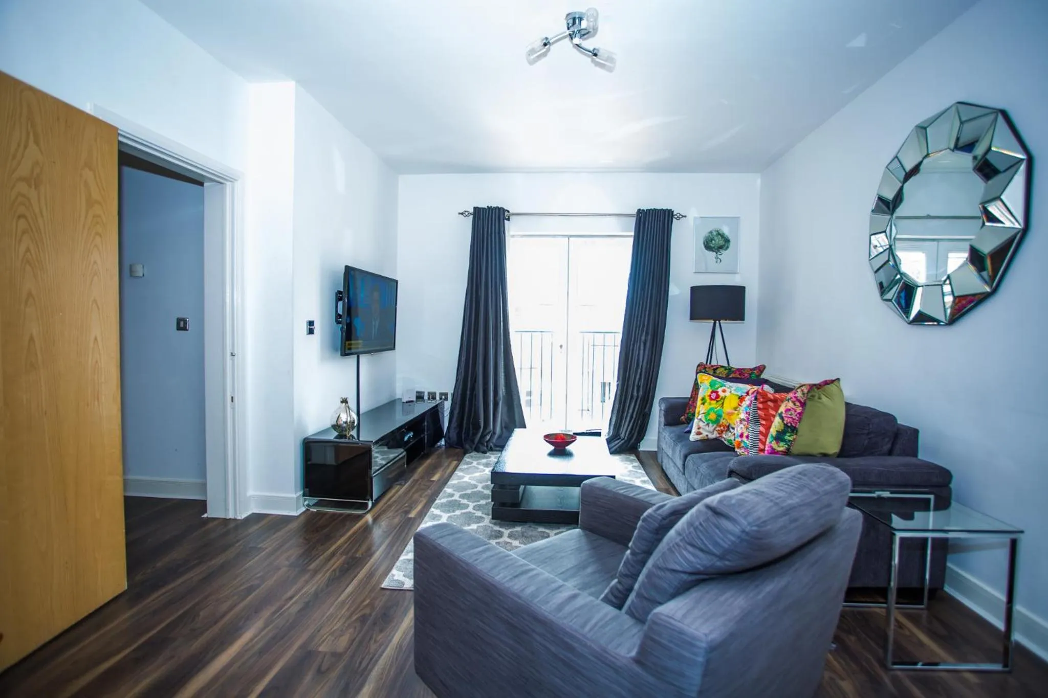 MODERN 2 BEDROOM APARTMENT