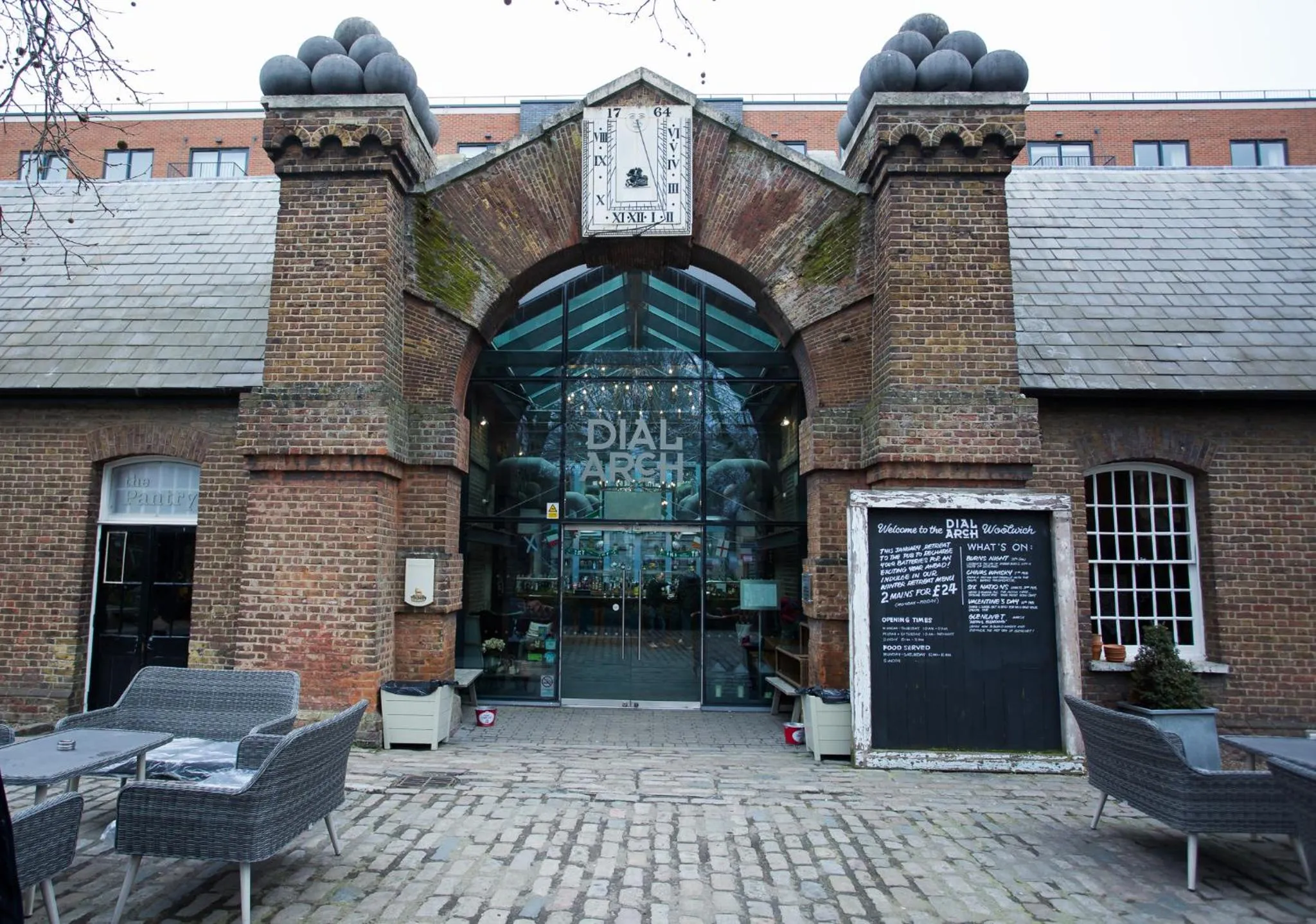 MODERN 2 BEDROOM APARTMENT