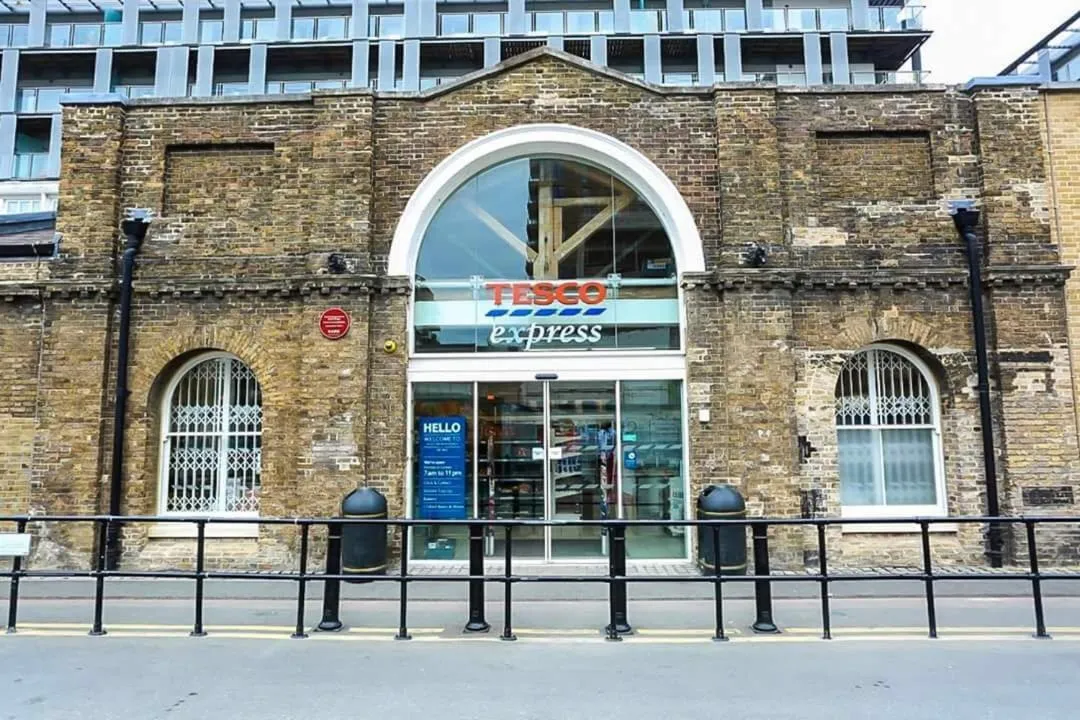 MODERN 2 BEDROOM APARTMENT