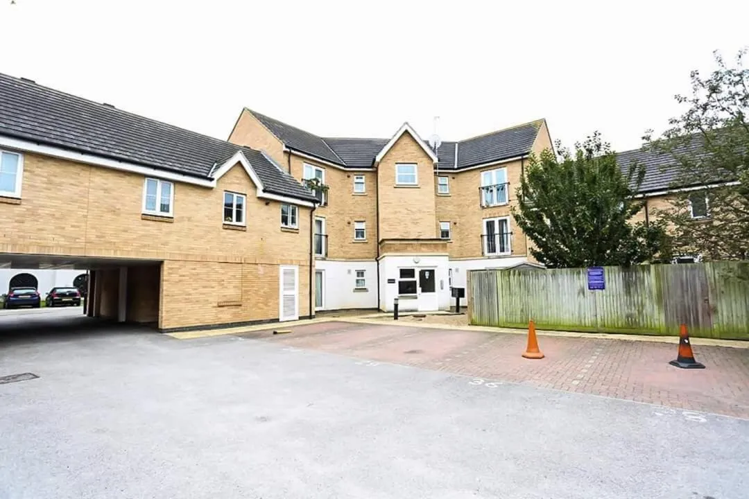 MODERN 2 BEDROOM APARTMENT