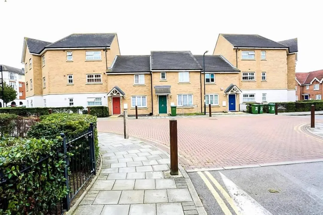 MODERN 2 BEDROOM APARTMENT
