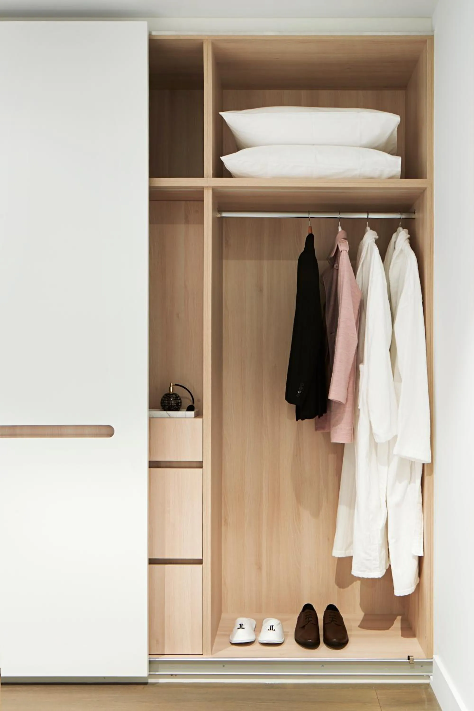 wardrobe in Tyrian Albert Park Lake