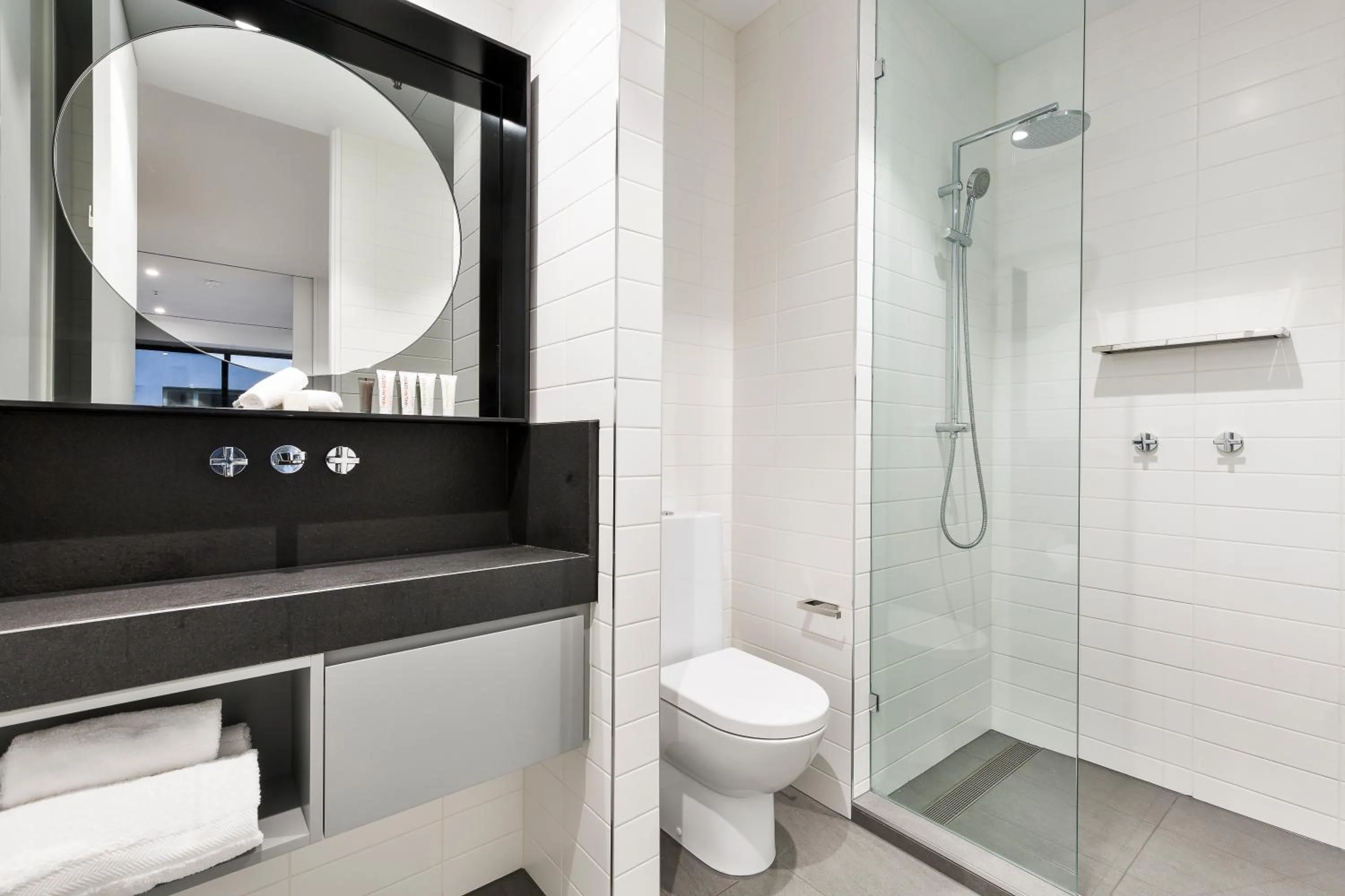 Bathroom in Tyrian Albert Park Lake