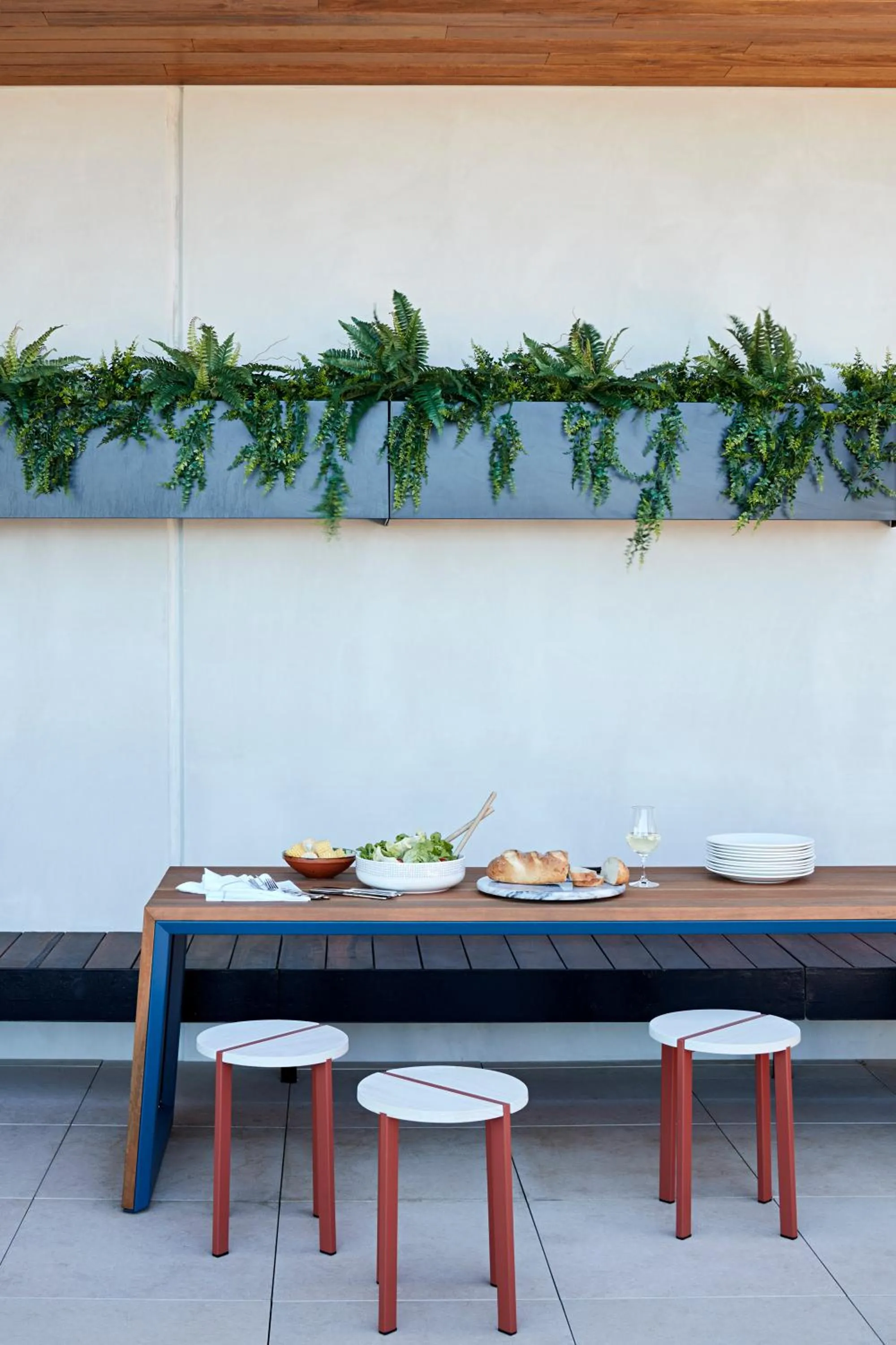 Food and drinks in Tyrian Albert Park Lake