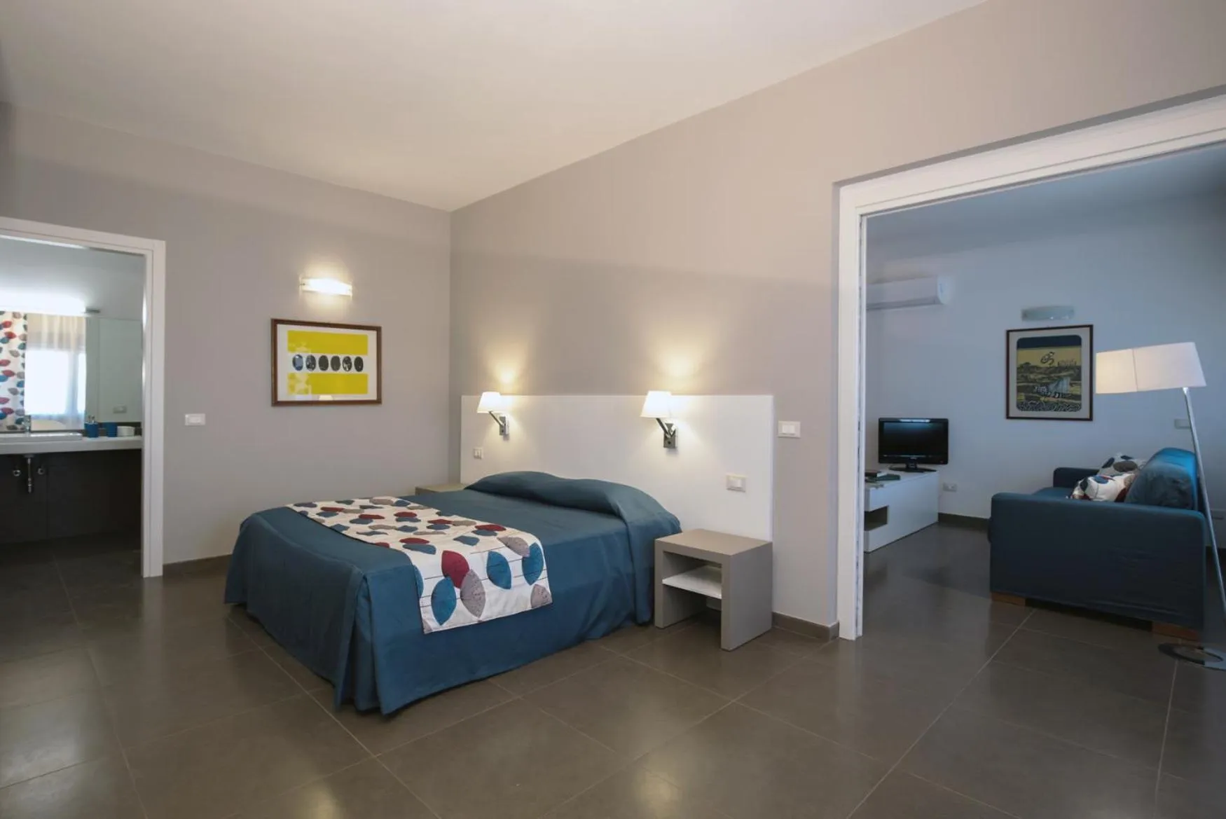 Bedroom, Bed in Marbela Apartments & Suites