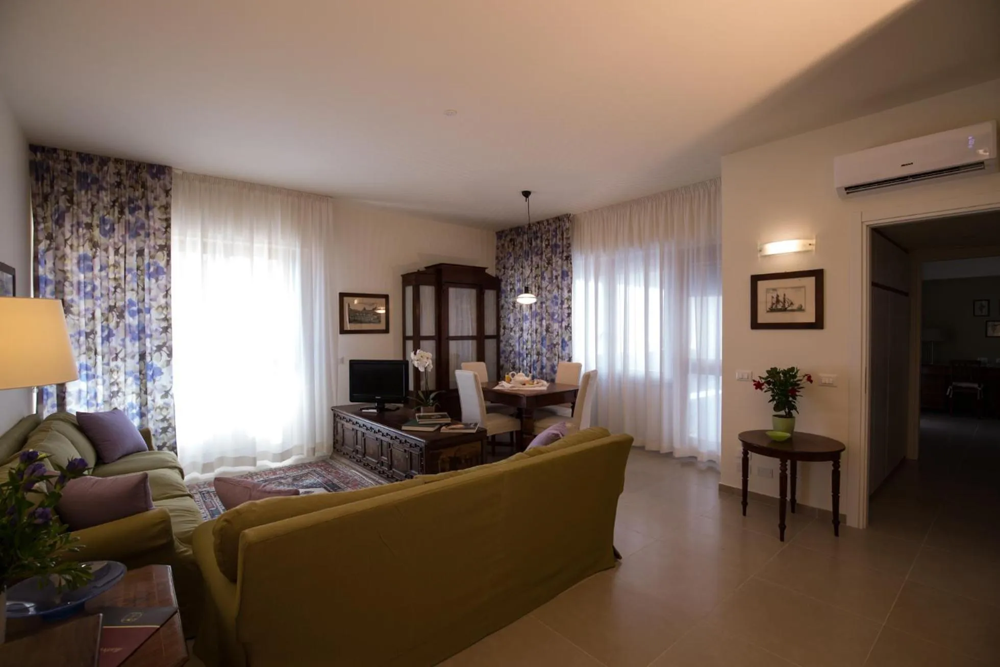 Living room in Marbela Apartments & Suites