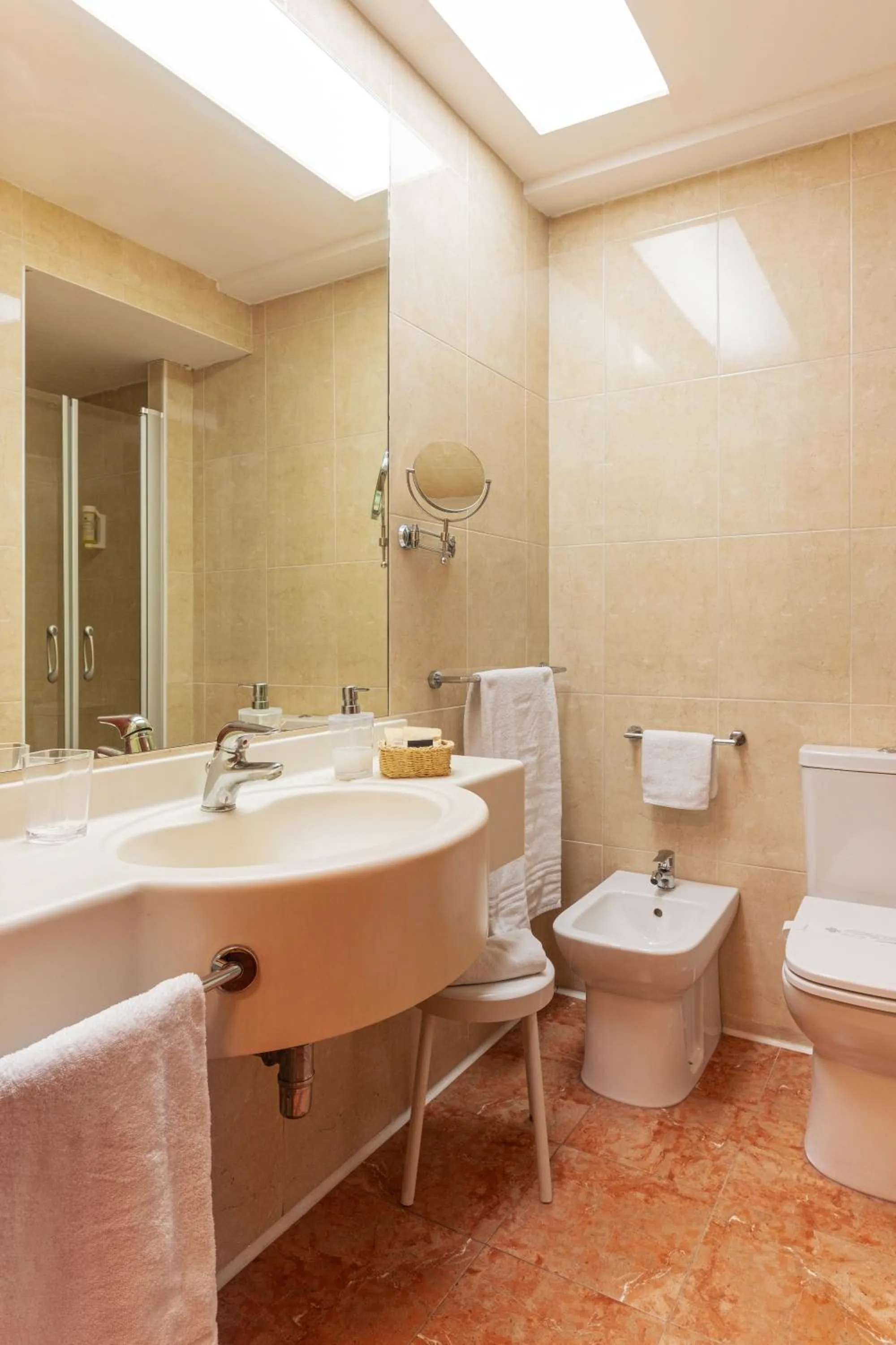 Bathroom in Marbela Apartments & Suites