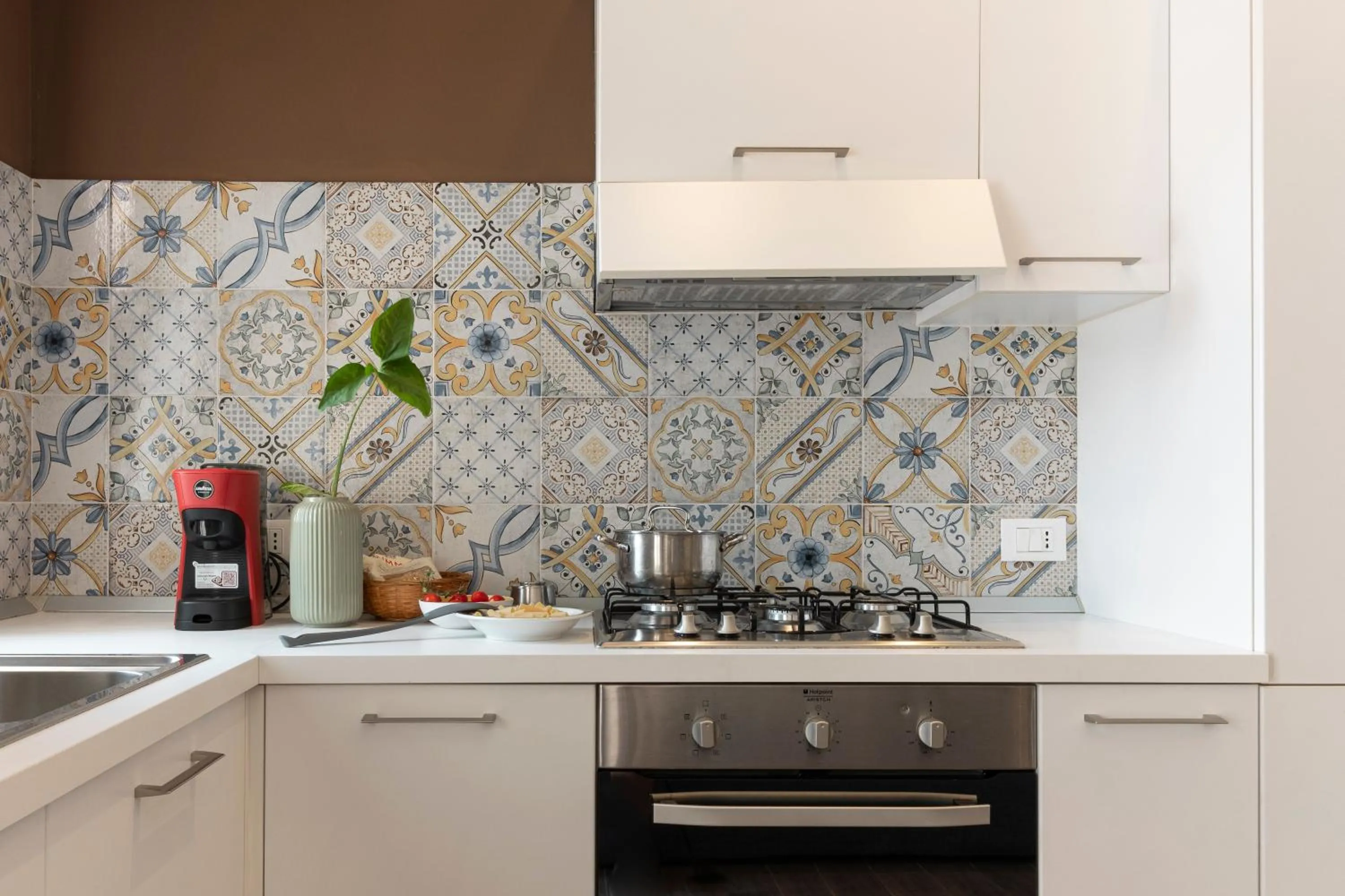 oven in Marbela Apartments & Suites