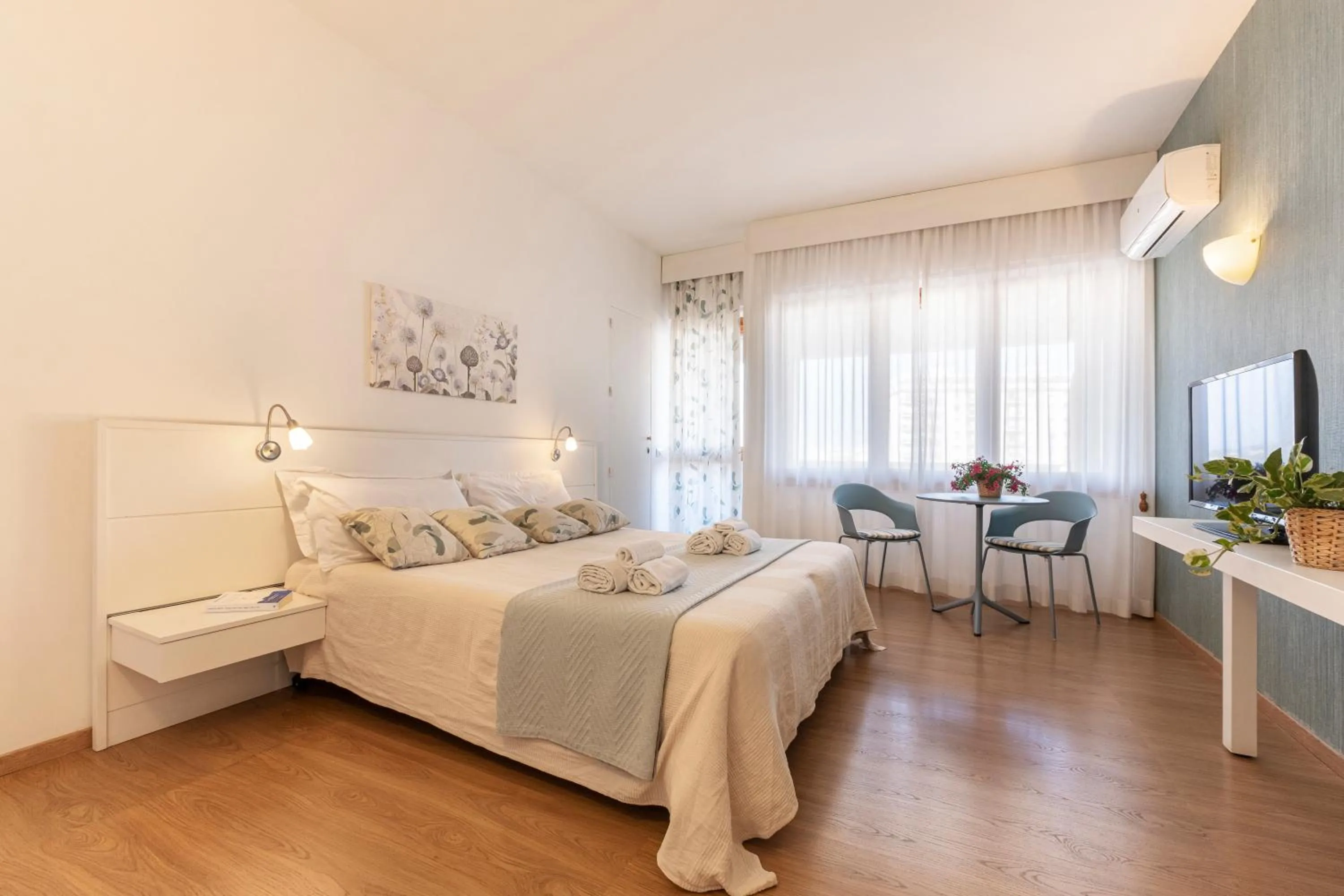 Bedroom, Bed in Marbela Apartments & Suites