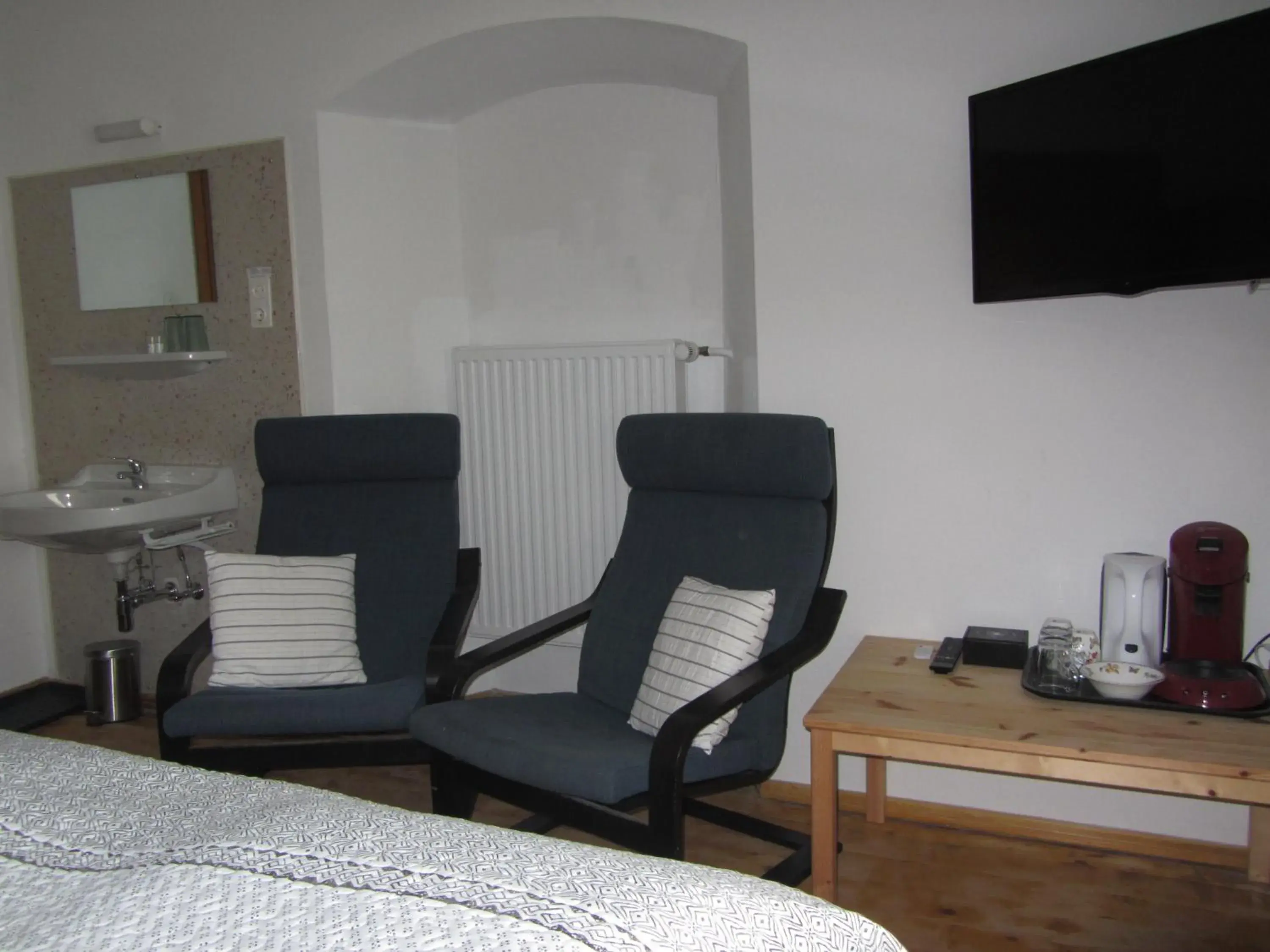 Double or Twin Room with Shared Bathroom - single occupancy in Gasthof Sonne Häselgehr Double or Twin Room with Shared Bathroom - single occupancy in Gasthof Sonne Häselgehr