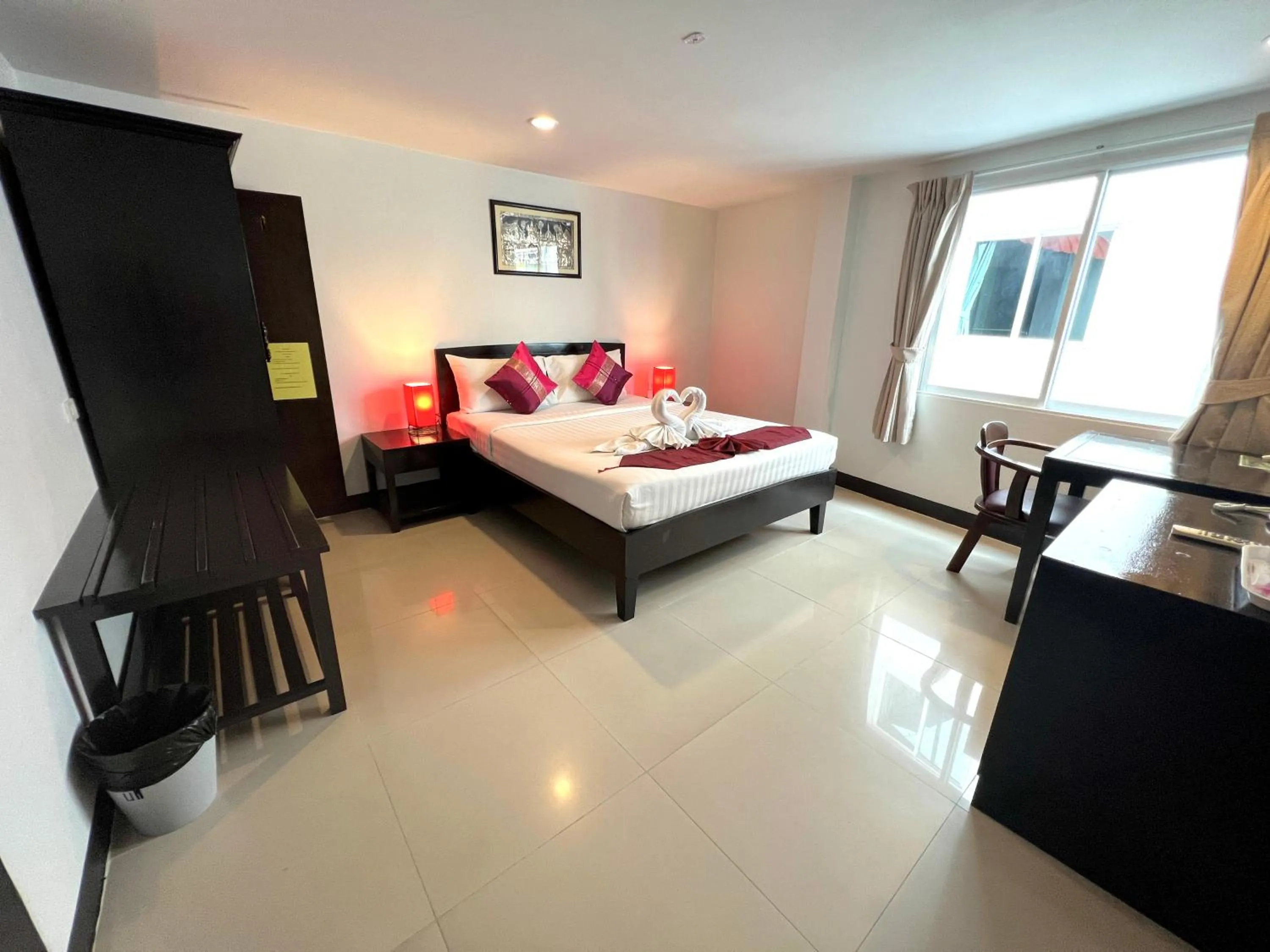 Bedroom, Bed in Silver Resortel