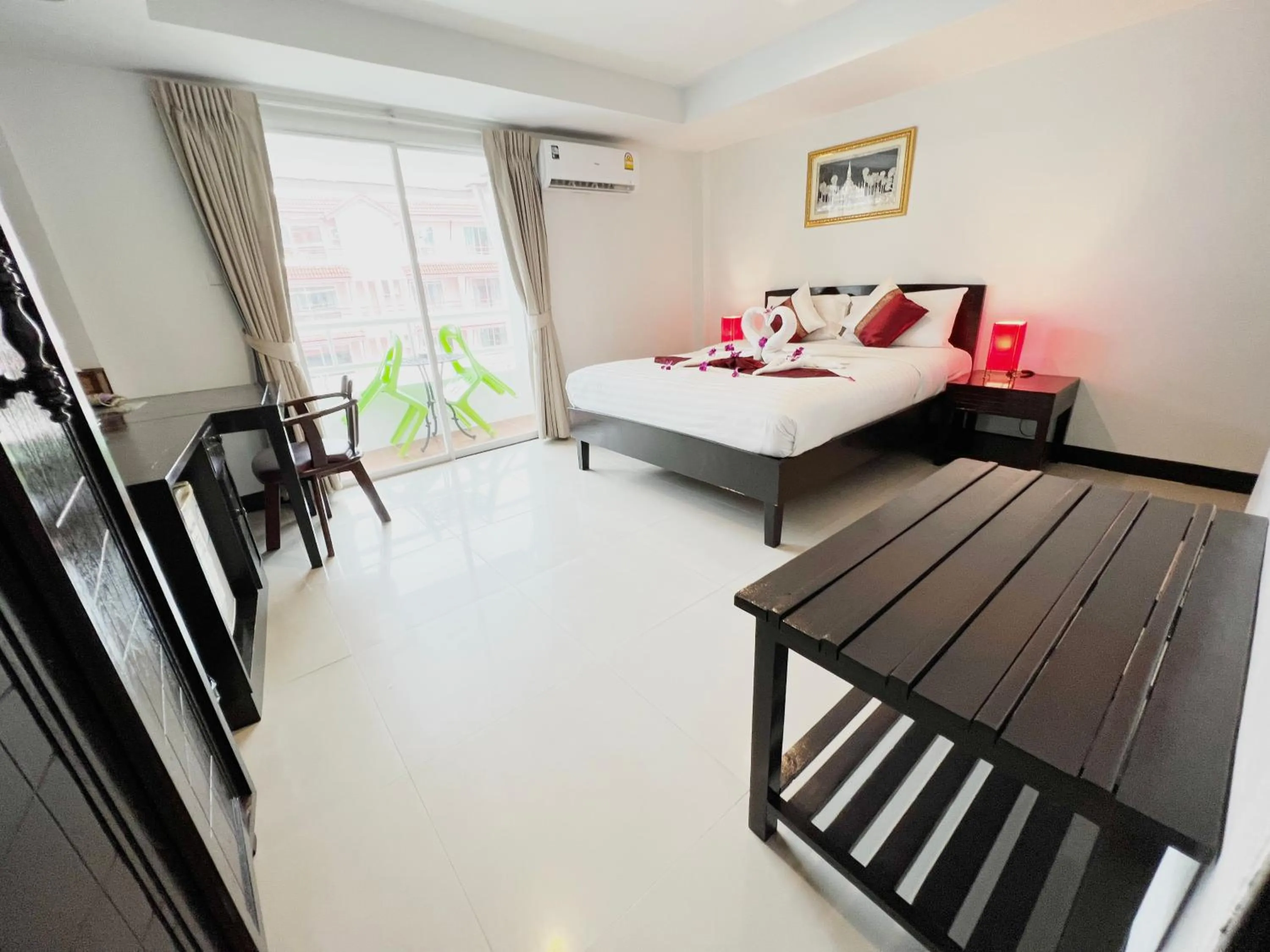 Bedroom, Bed in Silver Resortel