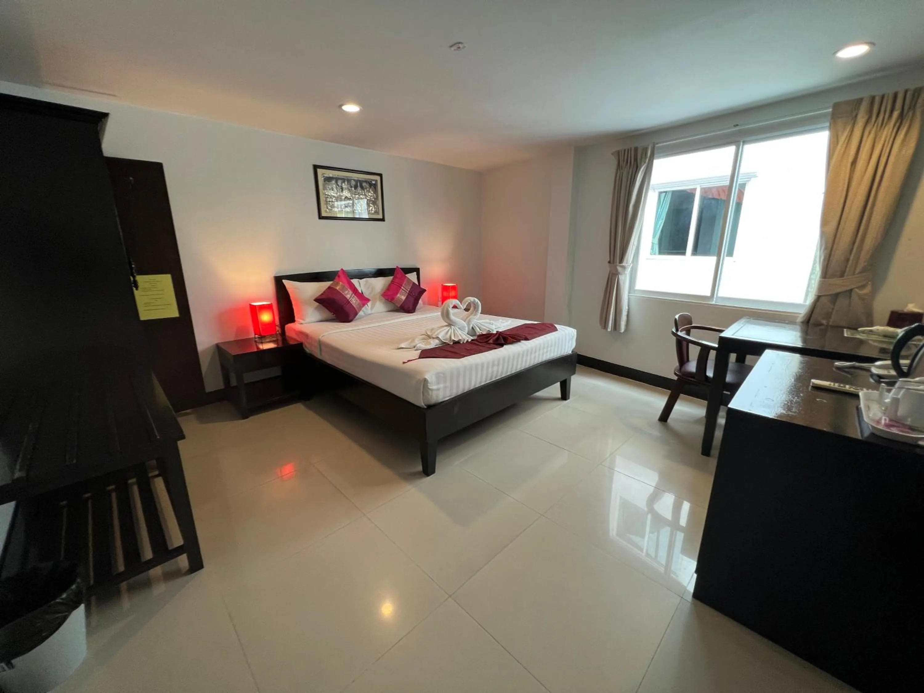 Bedroom, Bed in Silver Resortel