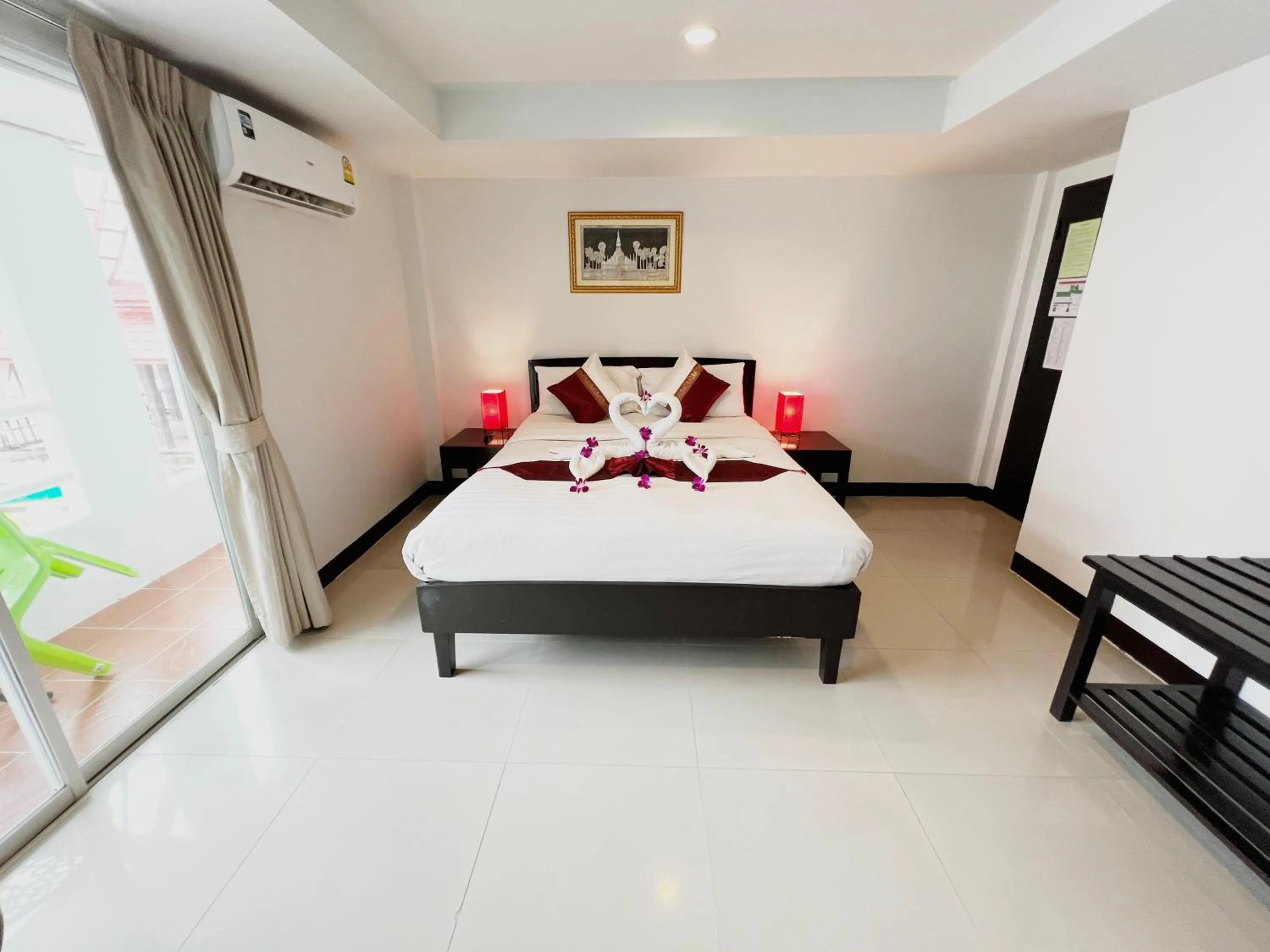 Bedroom, Bed in Silver Resortel