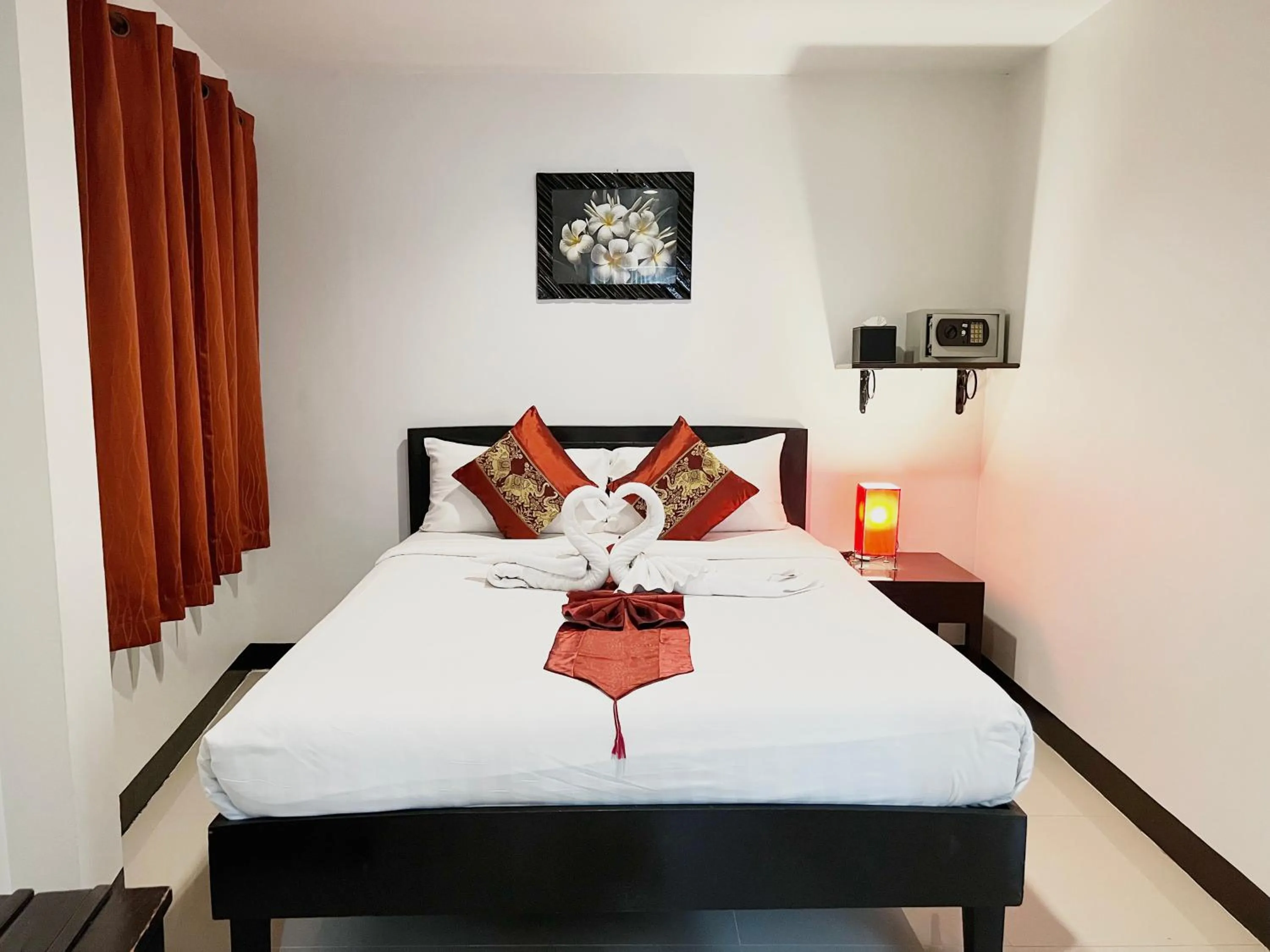 Bedroom, Bed in Silver Resortel