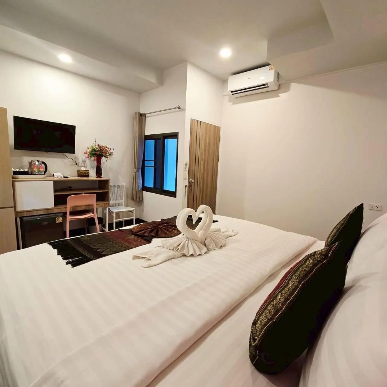 Bed in Silver Resortel