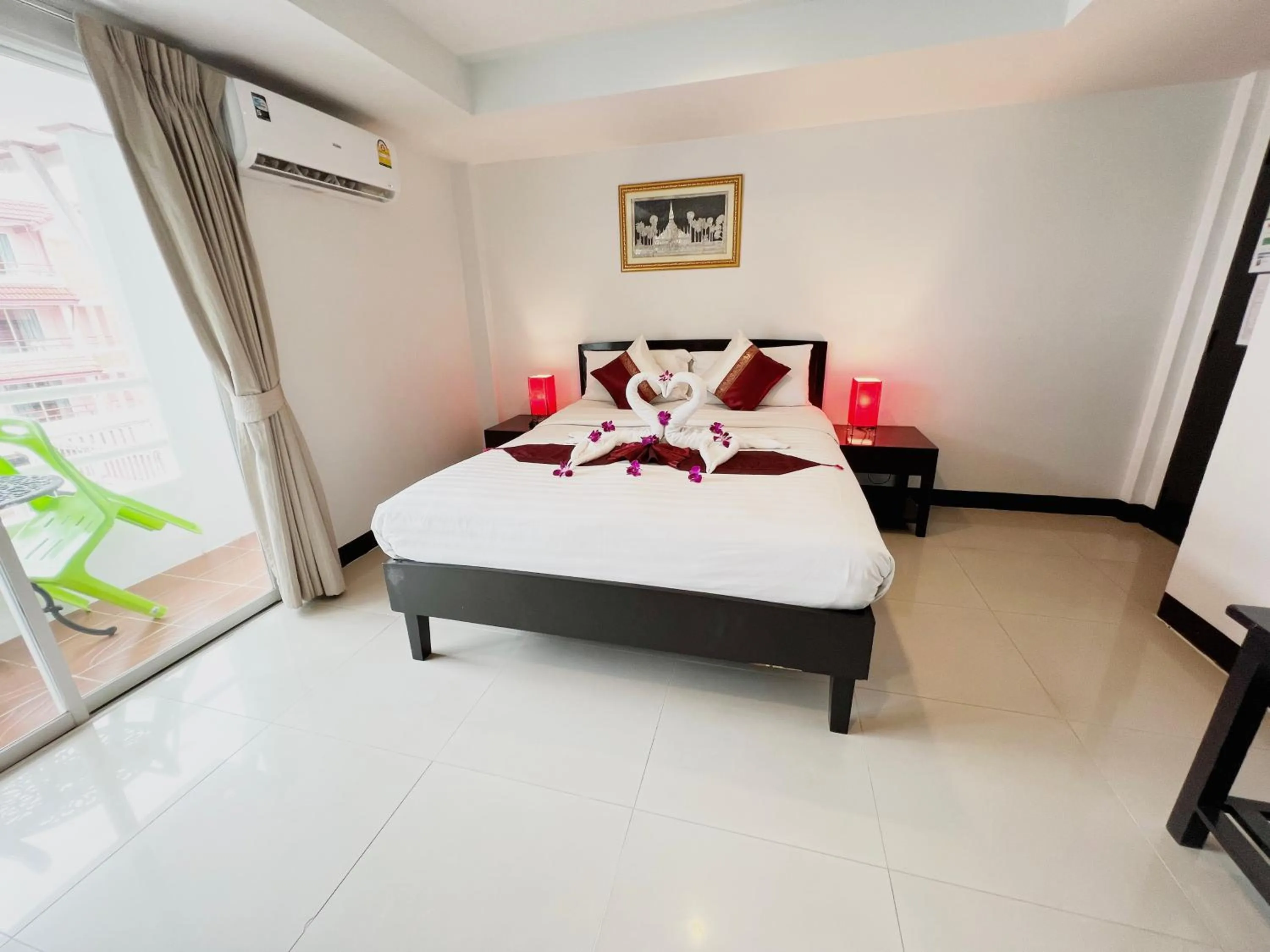 Bedroom, Bed in Silver Resortel