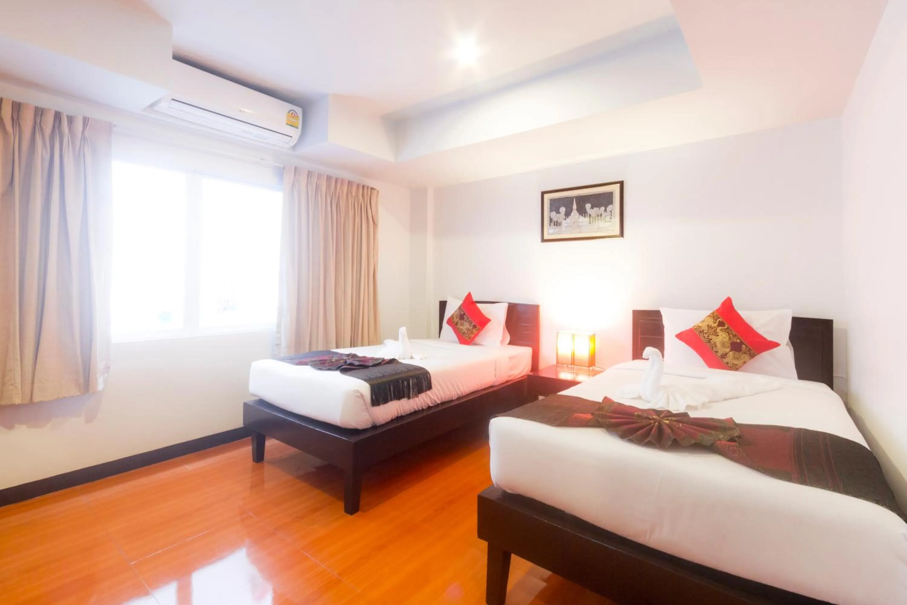 Photo of the whole room, Bed in Silver Resortel