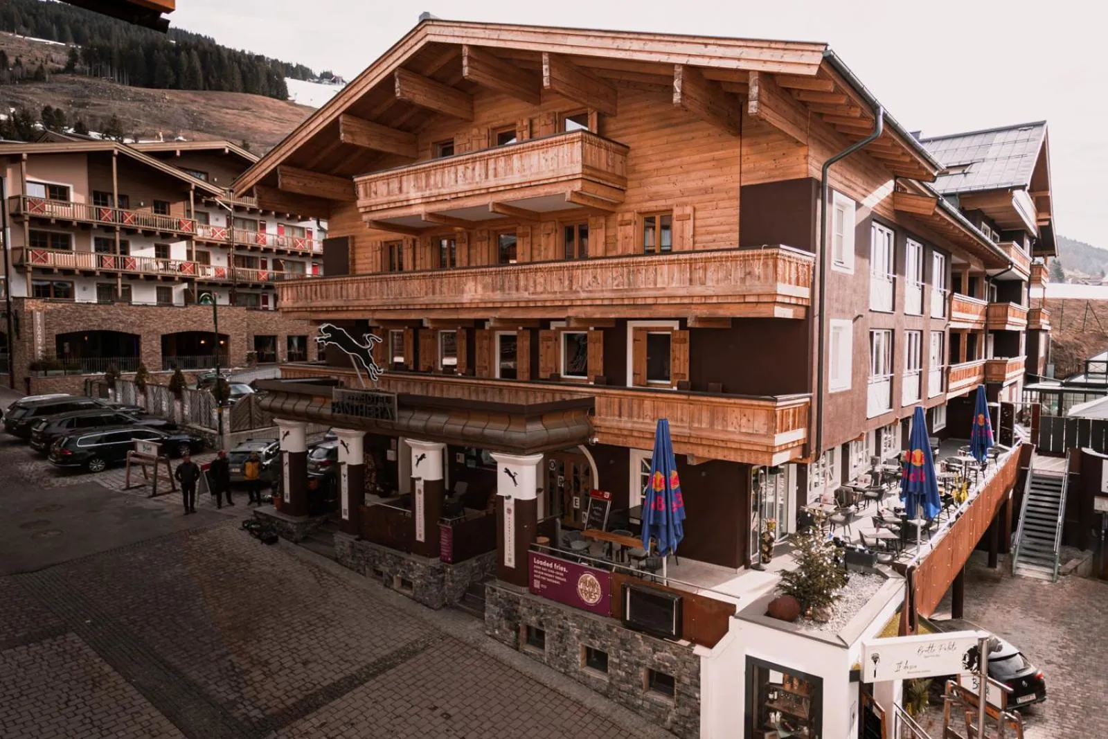 Property building in Hotel Panther'A